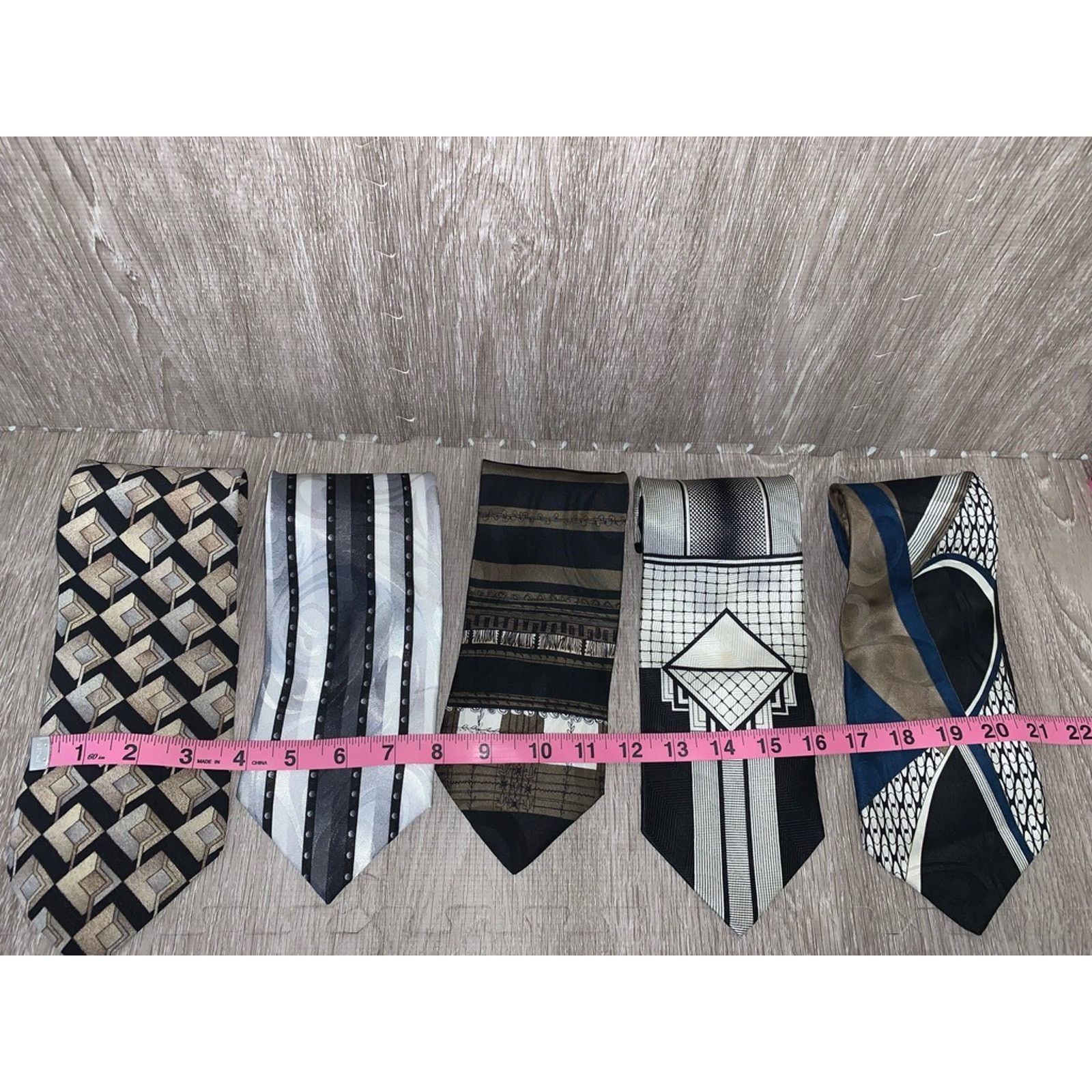 The Unbranded Brand Men's Designer Neckties Multicolor Geometric Fashion Ties Size ONE SIZE - 1 Thumbnail