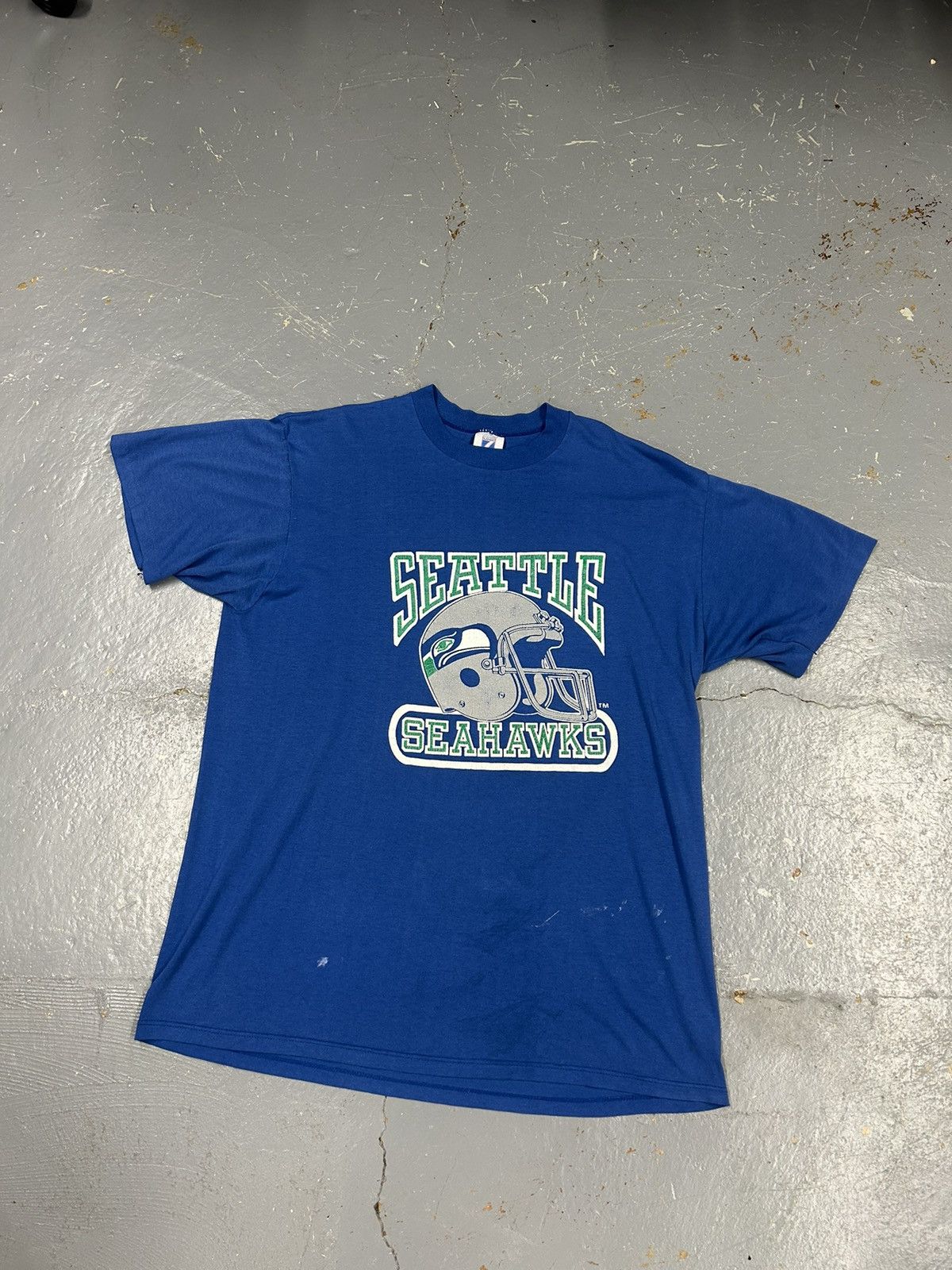 NFL × Vintage Crazy Vintage 90s Essential Blue Seattle Seahawk NFL T-Shirt Size US L / EU 52-54 / 3 - 1 Thumbnail