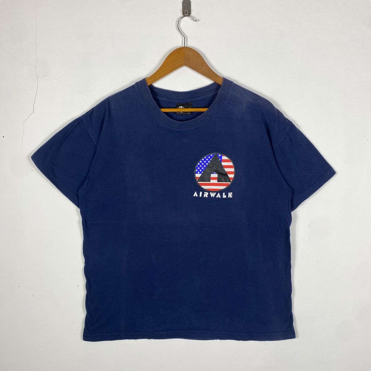 Airwalk Vintage 90's AIRWALK Big Logo Faded Skate Streetwear Tee Size US L / EU 52-54 / 3 - 3 Thumbnail