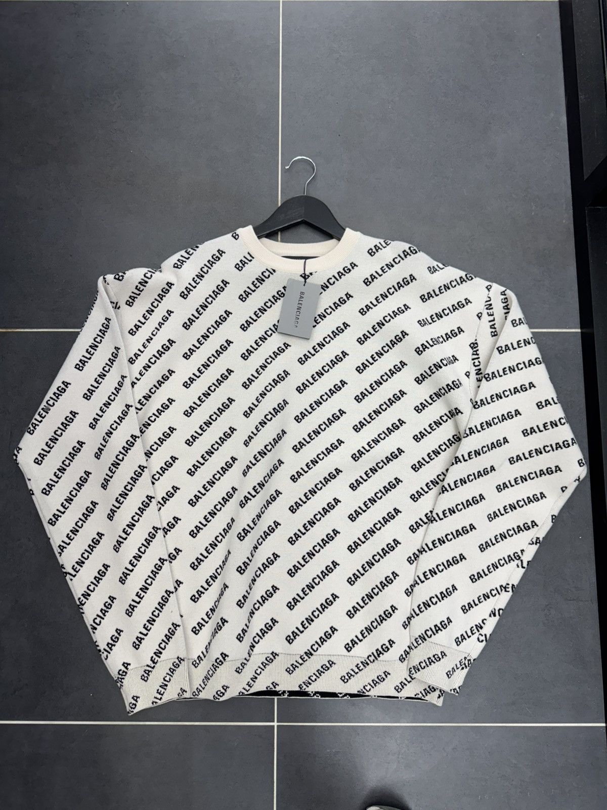 Balenciaga Belenciaga all over pull over crewneck Size US S / EU 44-46 / 1 - 1 Thumbnail