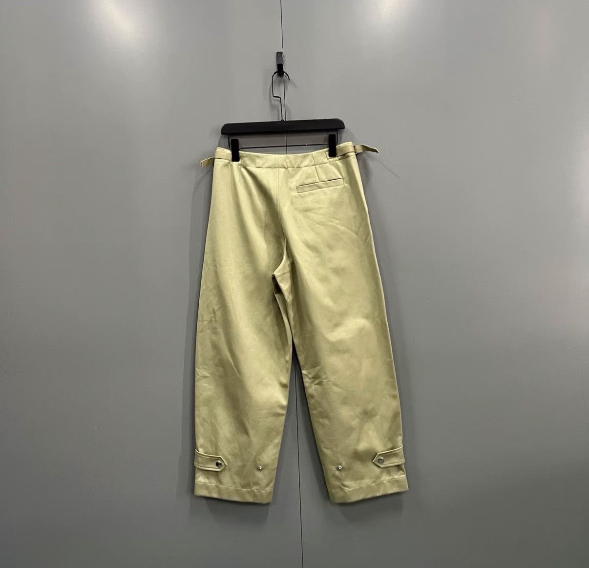 Burberry Burberry Metal Buckle Casual Trousers J41 Size US 38 / EU 54 - 2 Thumbnail