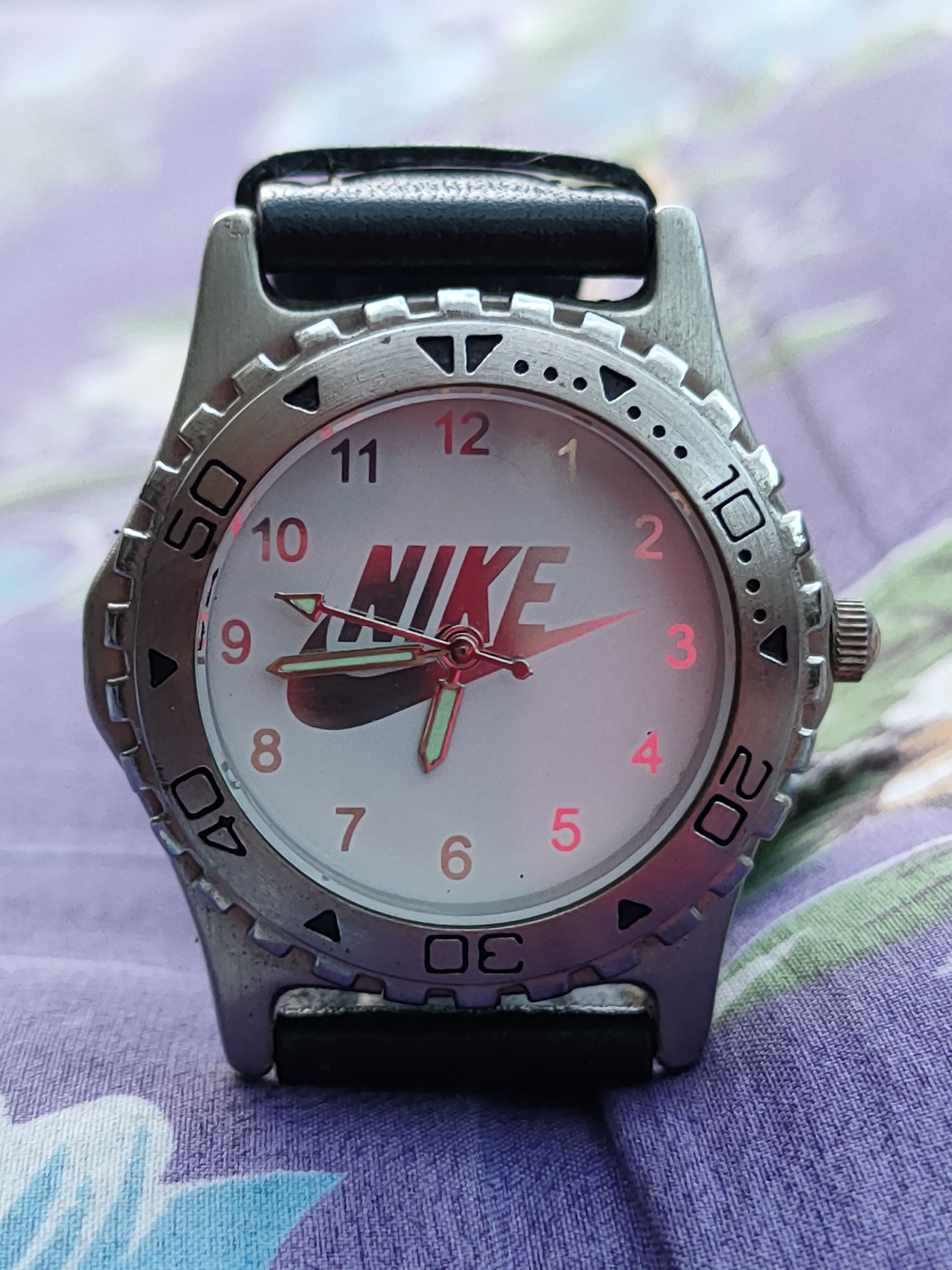 Nike Analog Vintage Watch in Silver, Men's