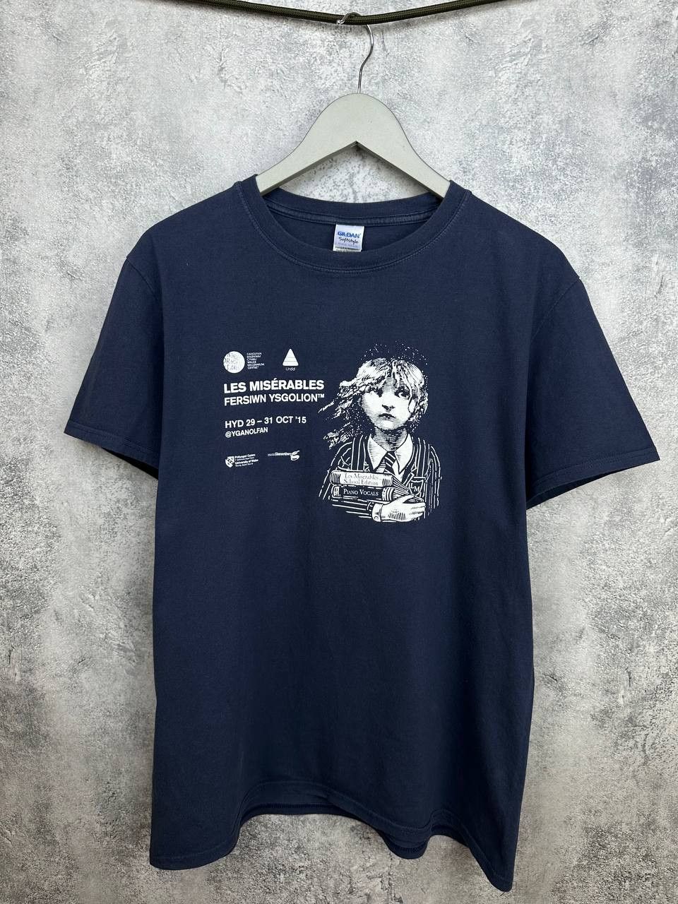 Vintage Les Miserables Fersiwn Ysgolion School Edition T-Shirt Size US L / EU 52-54 / 3 - 1 Thumbnail
