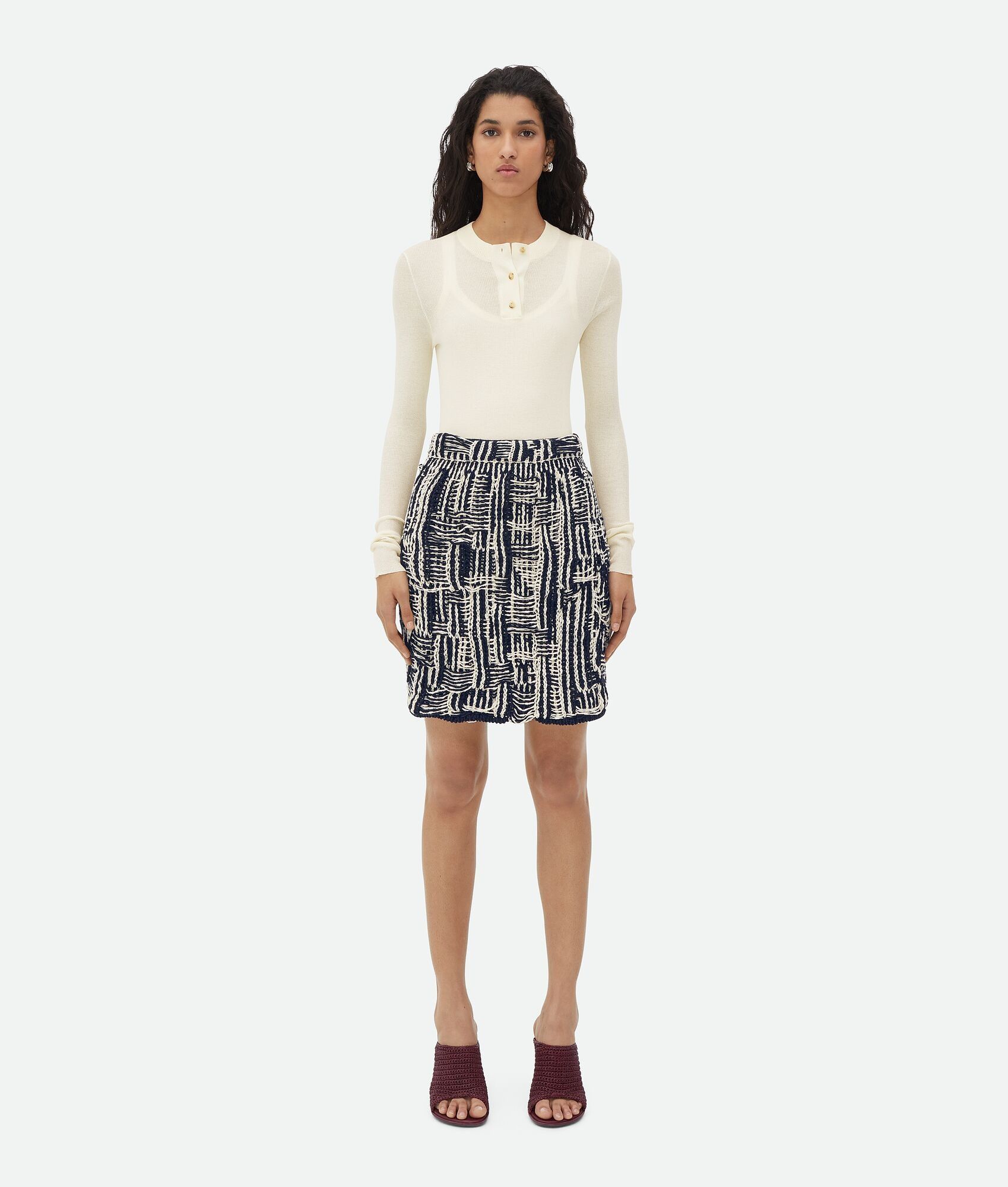 Bottega Veneta o1bcso1str0725 Cotton Intrecciato Skirt in Navy/Dove Size 26" / US 2 / IT 38 - 1 Thumbnail
