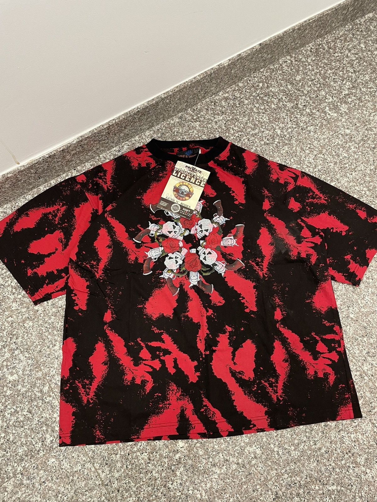 image of Band Tees x Guns N Roses Vintage Very Rock Bands T Shirt Gunsn Roses Merch 1993 in Red (Size Large)