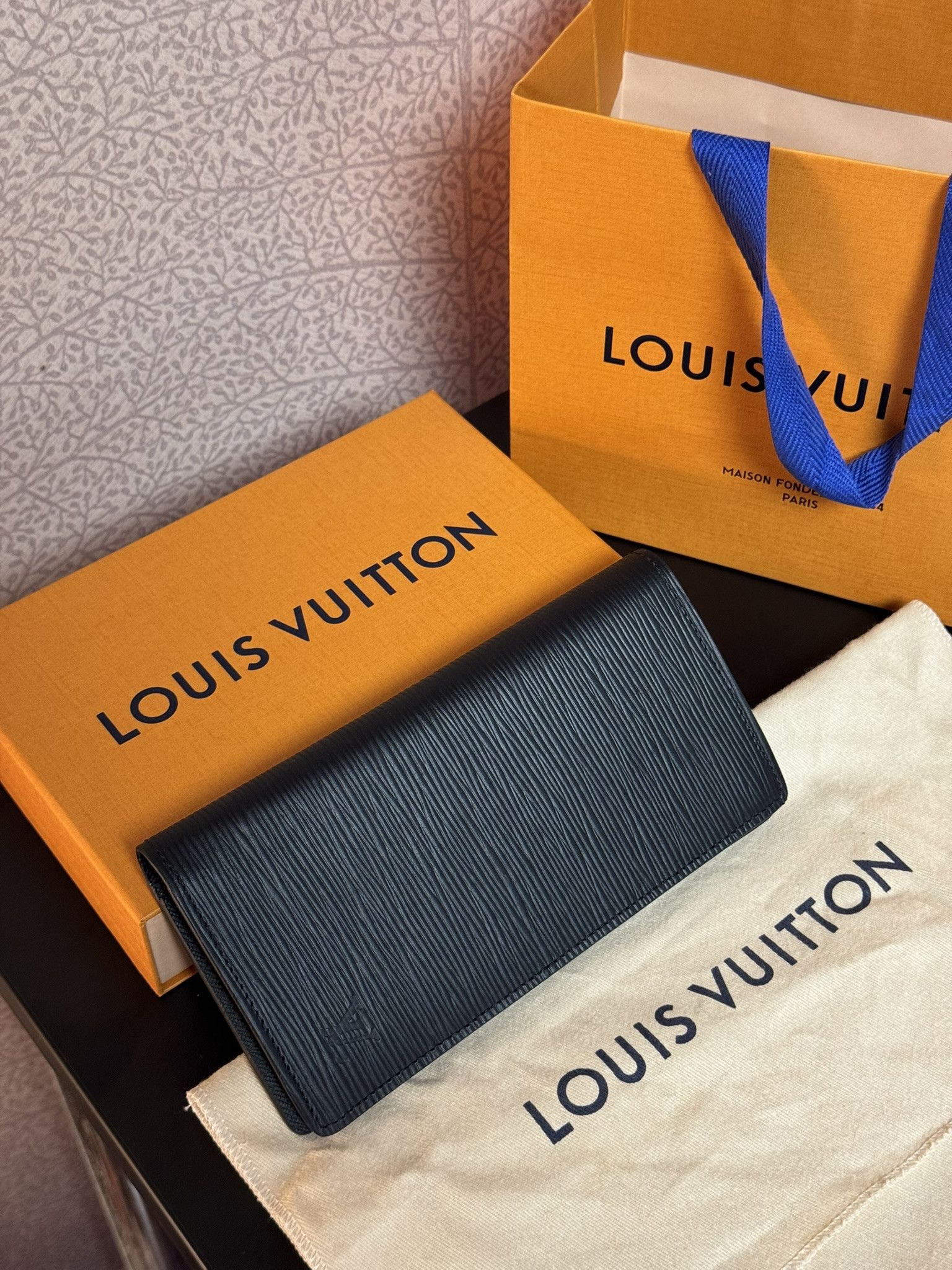 Louis Vuitton Louis Vuitton Brazza Wallet – Epi Leather Black M60622 Size ONE SIZE - 8 Thumbnail