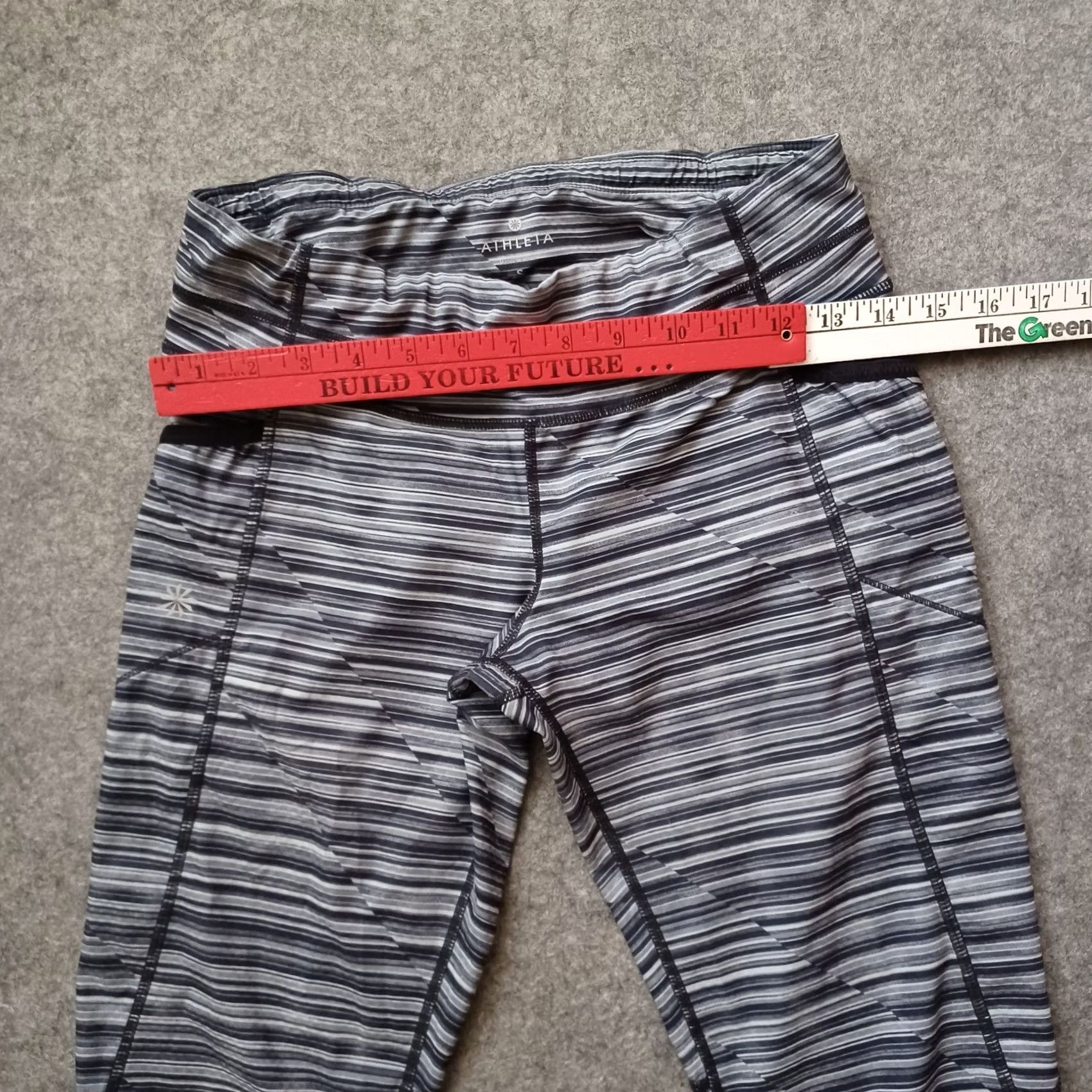 Athleta Athleta Leggings Womens Small Gray Black Striped Capri Zip Pocket Pockets Size 28" / US 6 / IT 42 - 7 Thumbnail