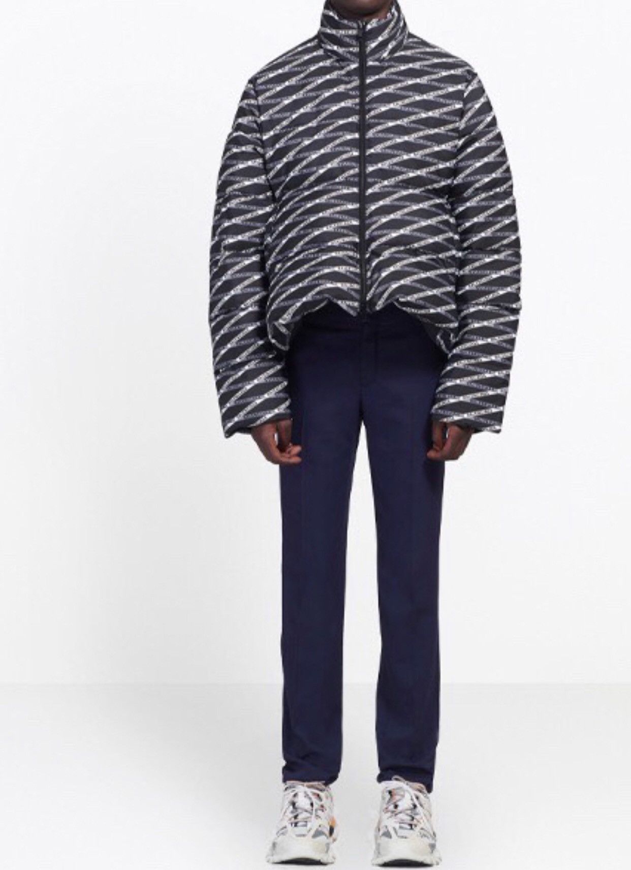 Balenciaga Balenciaga Logo Printed Full Print Lightweight Down Jacket Size US S / EU 44-46 / 1 - 3 Thumbnail