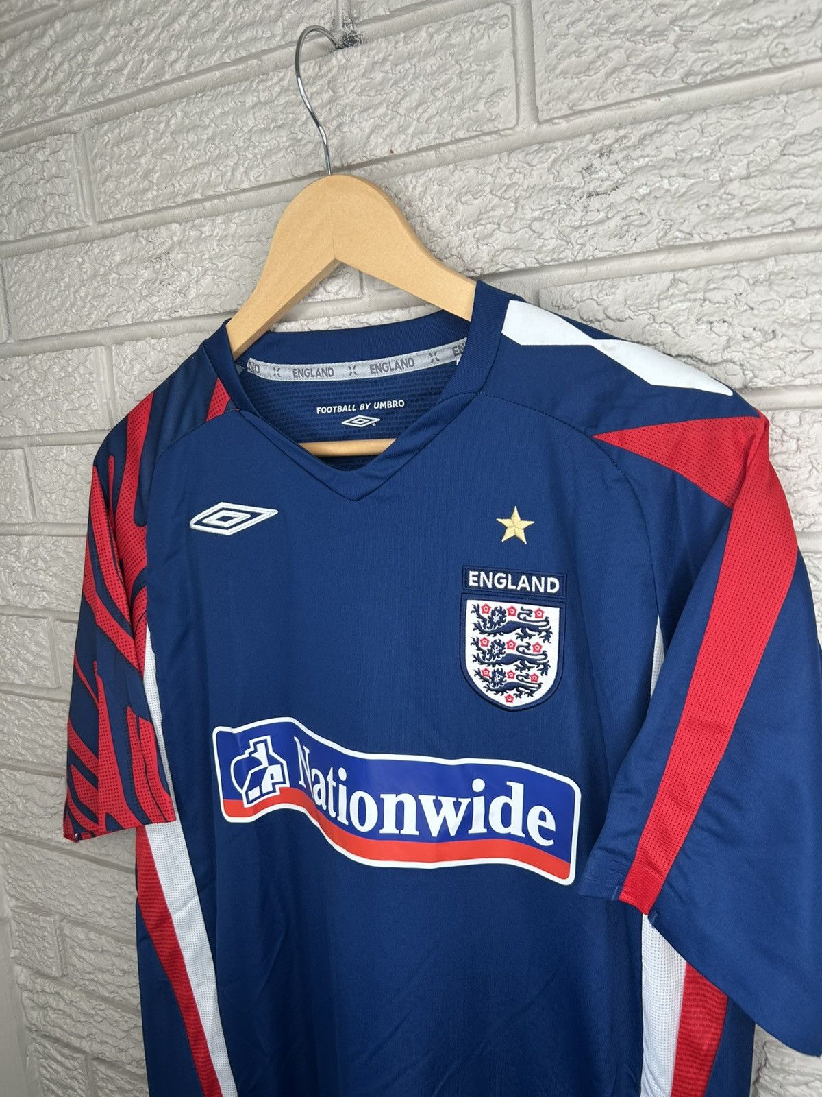 Umbro Vintage Umbro England 2005 Training Jersey Size US L / EU 52-54 / 3 - 3 Thumbnail