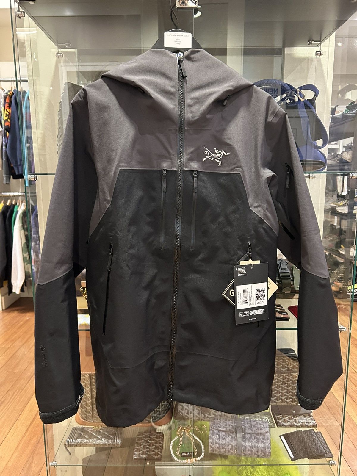 Arc'teryx Arc’teryx Womens Rush Jacket - Black/Grey Size M / US 6-8 / IT 42-44 - 1 Thumbnail