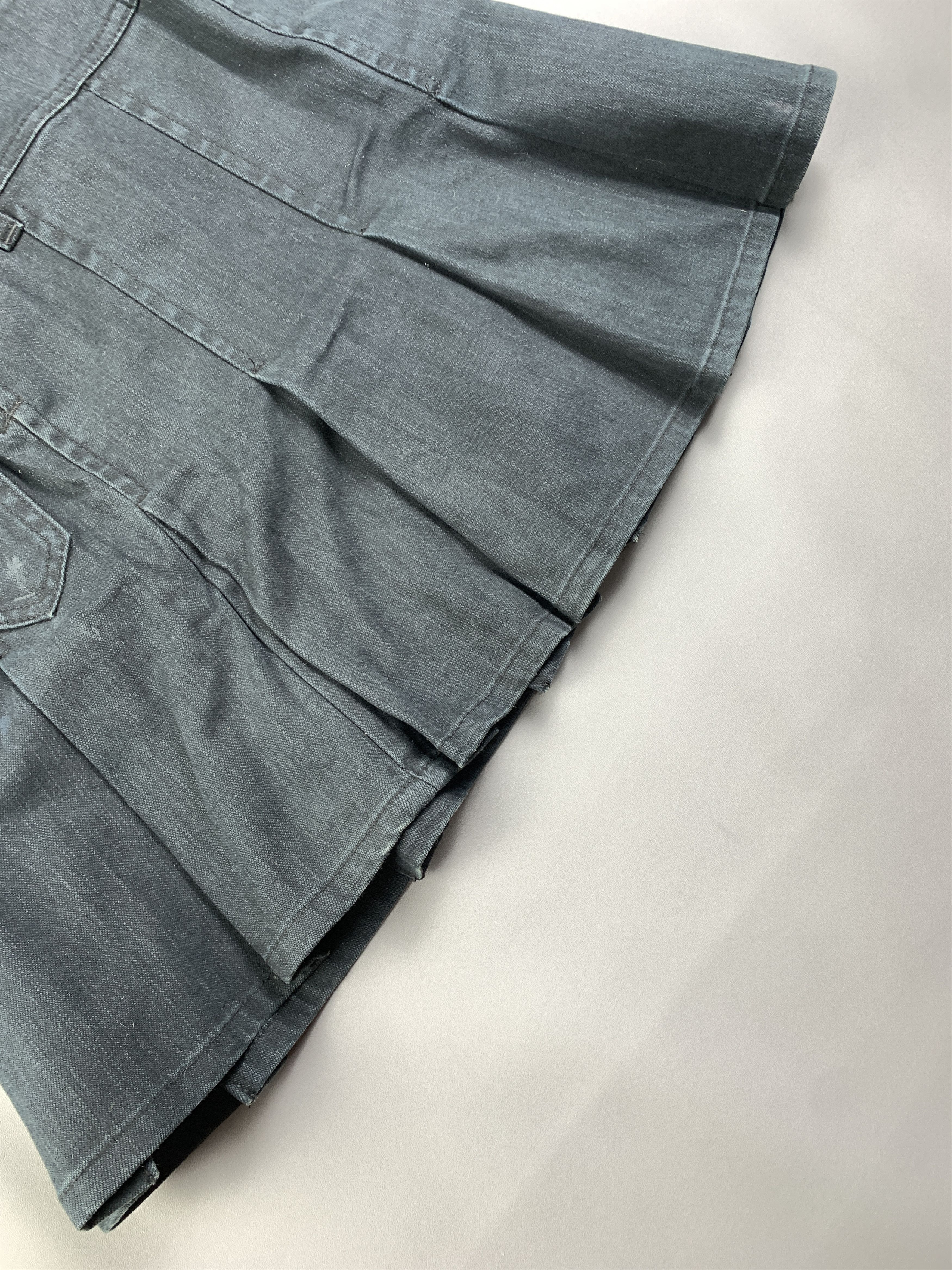 Japanese Brand GF Jeans Black Pleated Pocket Zip Mini Skirt (30) Size 30" / US 8 / IT 44 - 7 Thumbnail