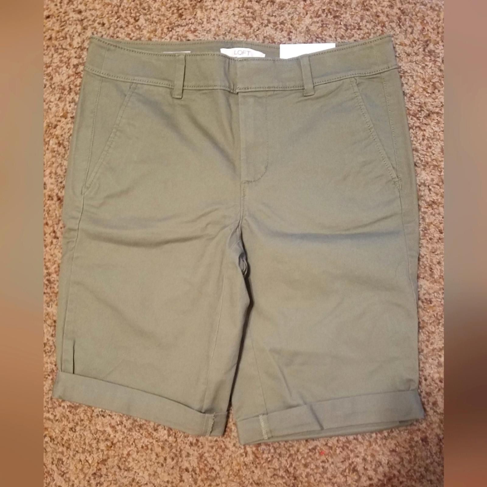 Designer NWT LOFT Women's Green Bermuda Shorts Size 4 Size 27" / US 4 / IT 40 - 1 Thumbnail