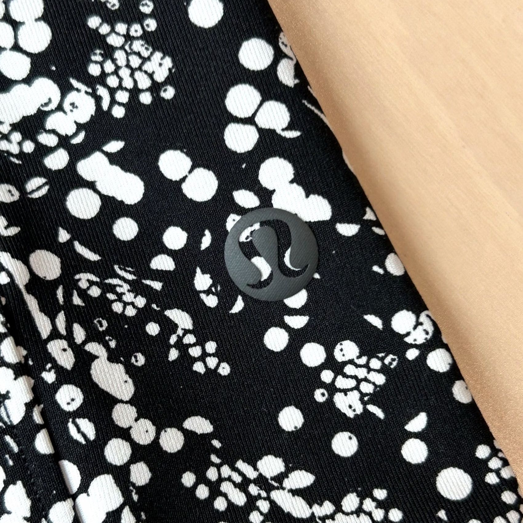 Lululemon Lululemon On The Fly Short Black Women's 6 Athletic 2.5" Inseam Size 28" / US 6 / IT 42 - 4 Thumbnail