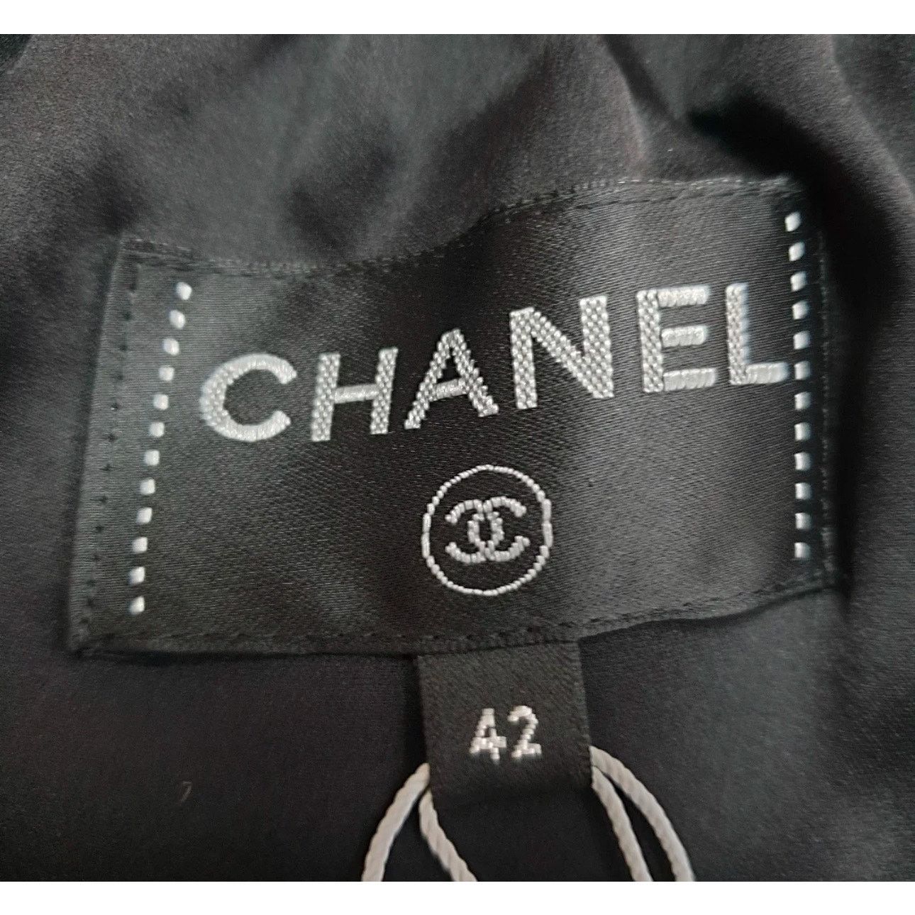 Chanel NWT Chanel Black Free Shoulder Midi Dress Sz.42 Size M / US 6-8 / IT 42-44 - 2 Thumbnail