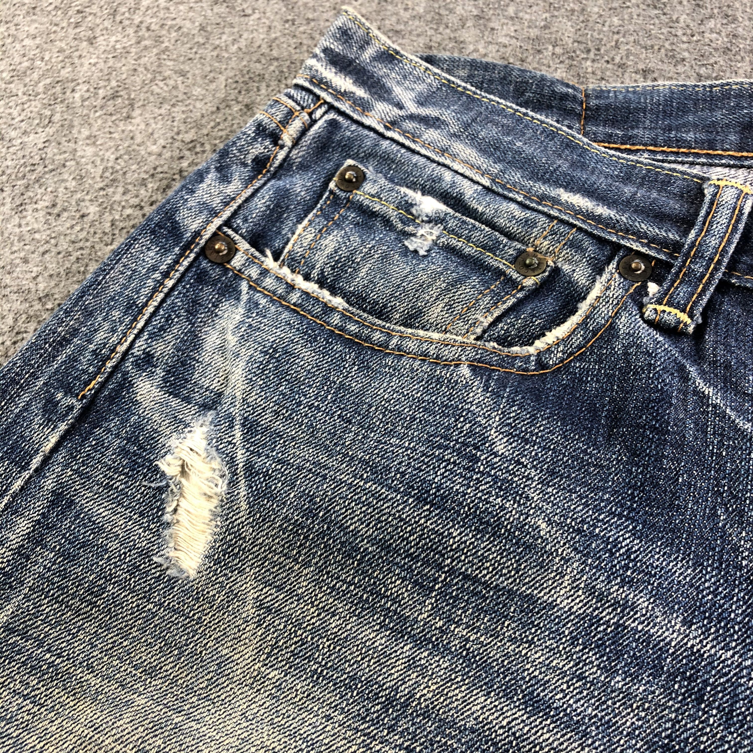 Levi's Vintage Blue Wash Levis 501 Jeans Distressed Denim -J2684 Size US 31 - 10 Thumbnail