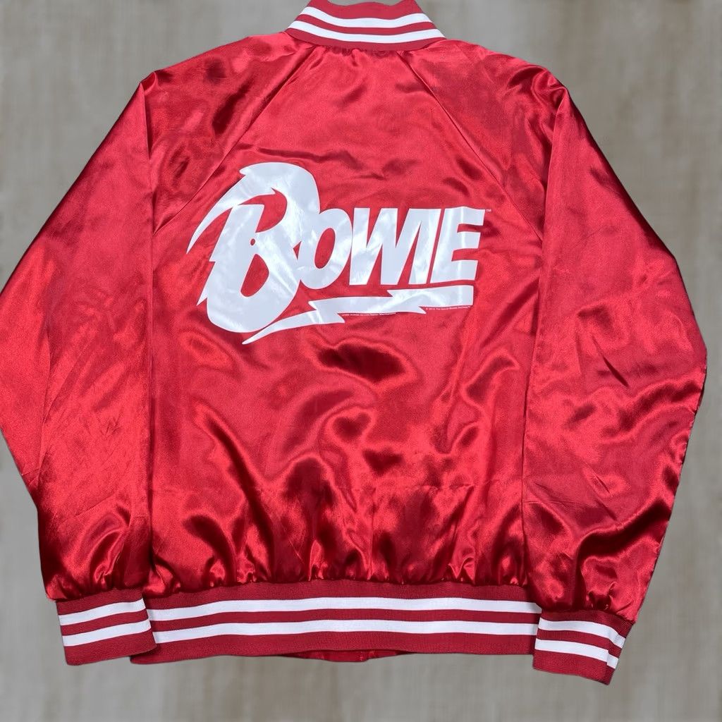 Forever 21 VINTAGE David Bowie Red Bomber Jacket Limited Edition ADULT S Bomber Jacket Red 80s Music Limited Edition Mens Womens Boys Girls Size US S / EU 44-46 / 1 - 1 Thumbnail