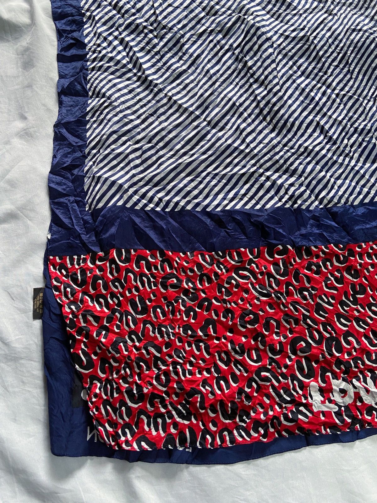 Louis Vuitton LOUIS VUITTON PATTERN SILK SCARF Size ONE SIZE - 13 Thumbnail