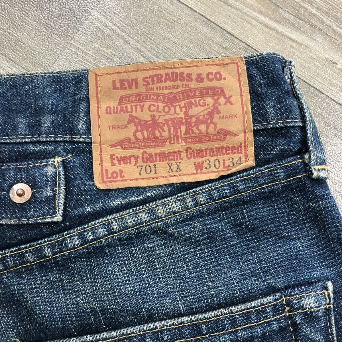 Levi's × Levi's Vintage Clothing × Vintage 🇯🇵 1990s Levis 701xx Selvedge Buckle Back Faded Blue Jeans Size US 30 / EU 46 - 17 Thumbnail