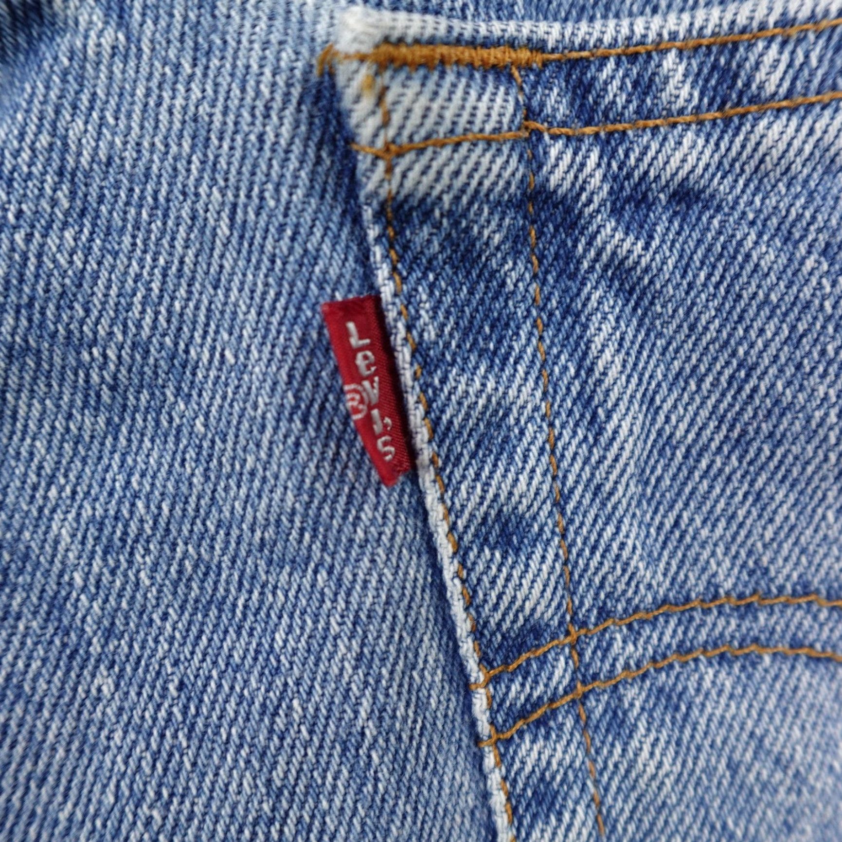 Levi's VINTAGE Levi's Shorts Womens 16 Blue Denim Cut-Off 90s Relaxed Distressed Size 38" / US 16 / IT 52 - 7 Thumbnail
