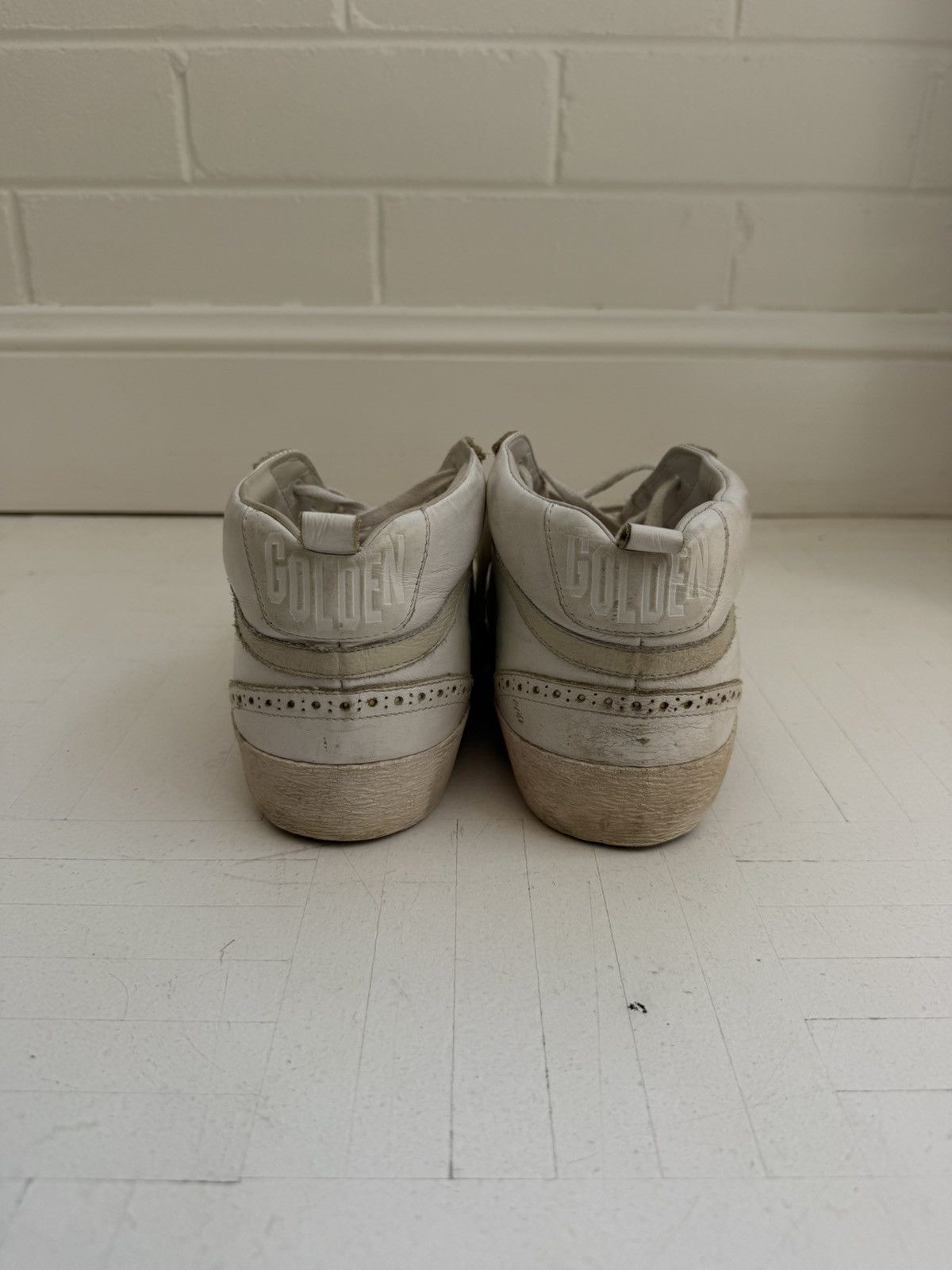 Golden Goose Golden Goose mid star - barely used Size US 9 / EU 42 - 9 Thumbnail