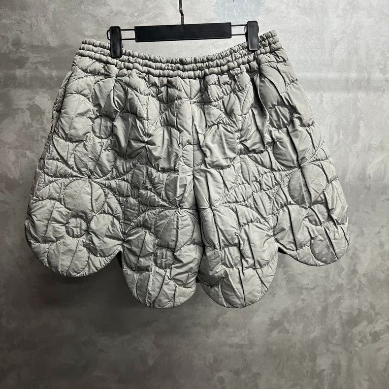 Louis Vuitton louis vuitton straight-leg shorts in grey pattern with slit Size US 34 / EU 50 - 2 Thumbnail