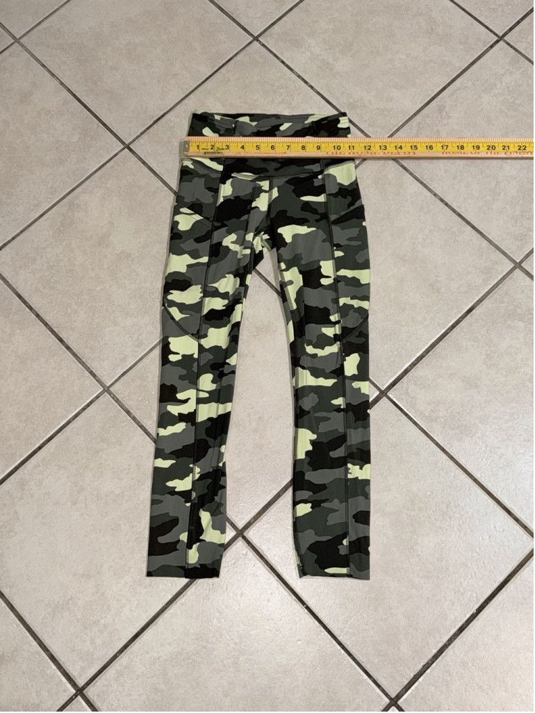 Lululemon LULULEMON F&F LEGGING 22” NEON GREEN CAMO COLOR SIZE 2 Size 26" / US 2 / IT 38 - 3 Thumbnail