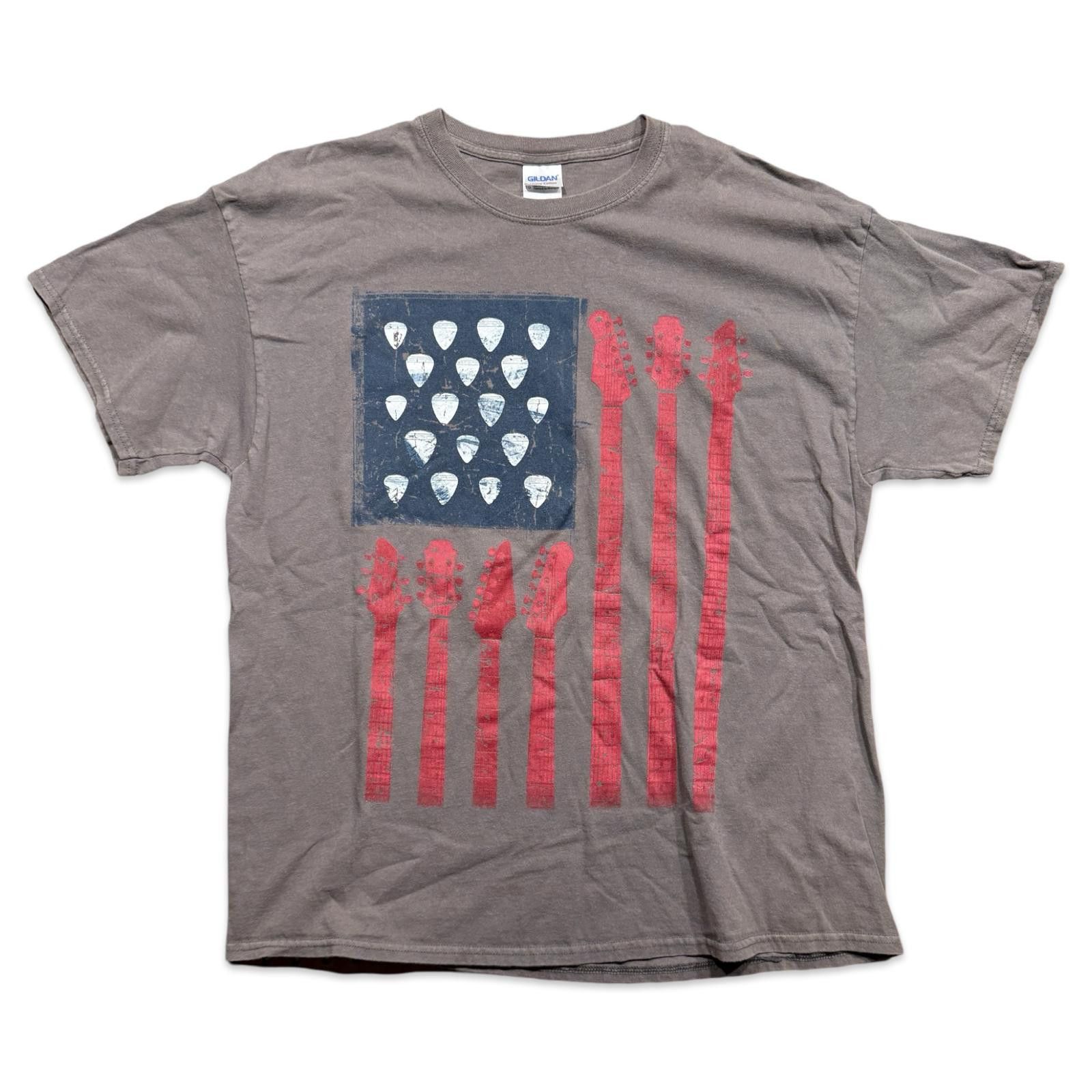 Gildan Rock Flag Electric Guitar Pick Flag Y2K Graphic Tee Size US XL / EU 56 / 4 - 1 Thumbnail