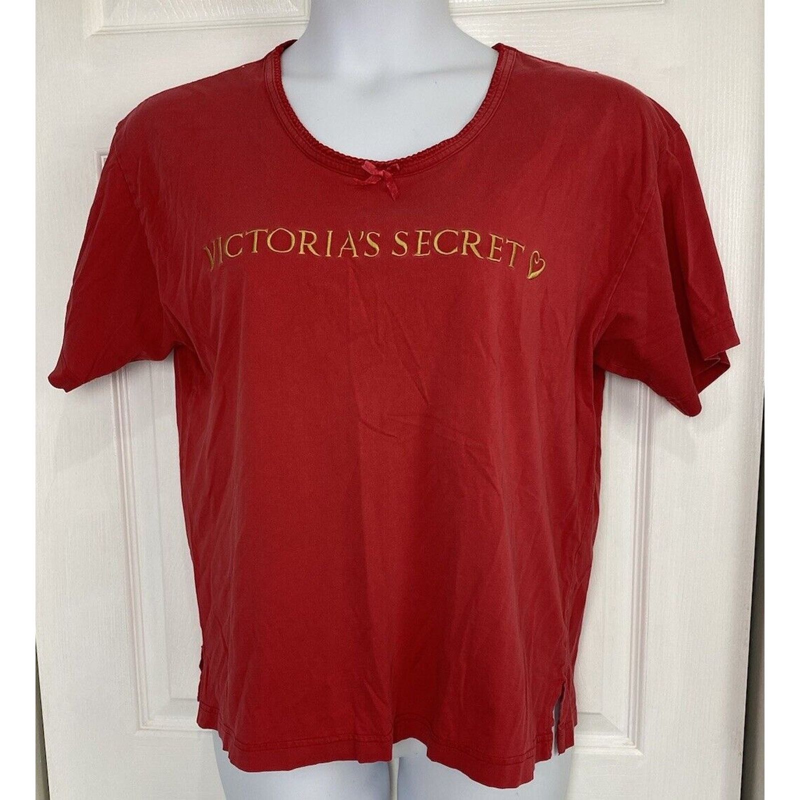 Victoria's Secret VTG Victoria's Secret T-shirt Red Gold Logo Embroidered Tee Size M / US 6-8 / IT 42-44 - 1 Thumbnail