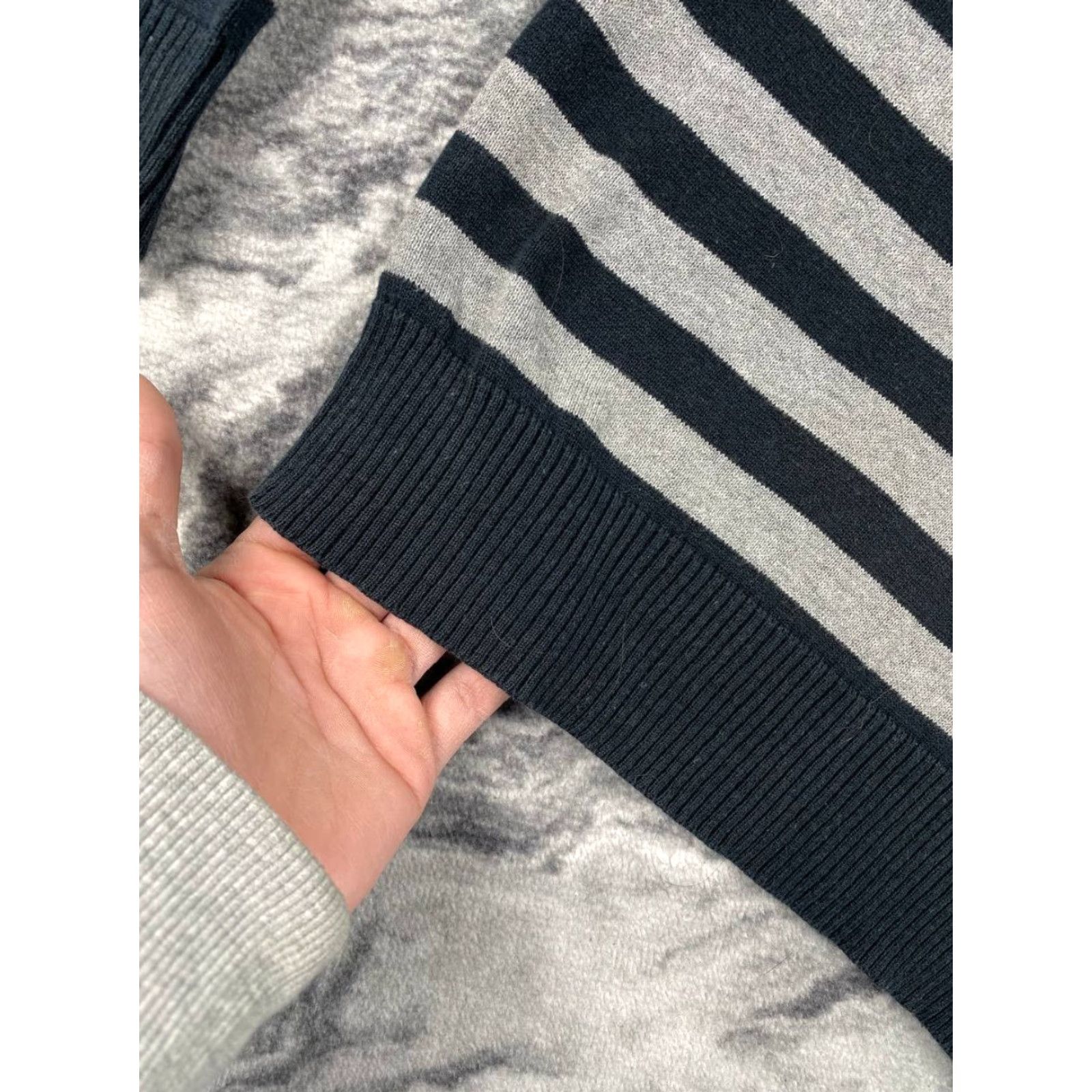 Dolce & Gabbana VINTAGE Dolce&Gabbana Sweater DG Logo V-Neck Men Size M Wool Knit Blue Gray Pullover Fall Winter Casual Mens Size US M / EU 48-50 / 2 - 5 Thumbnail