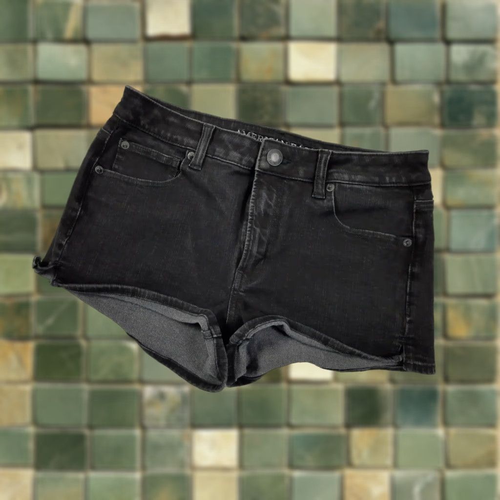 American Eagle Outfitters AMERICAN EAGLE WOMEN SIZE 8 HIGH RISE SHORTIE SUPER STRETCH BLACK JEAN SHORTS SHORTIE Cut-Off Stretch Jeans Womens Size 30" / US 8 / IT 44 - 1 Thumbnail