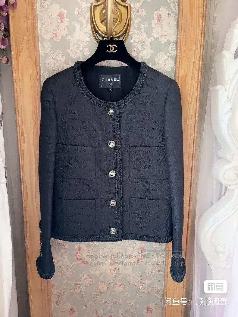 Chanel Chanel Embossed coat Size XS / US 0-2 / IT 36-38 - 1 Thumbnail