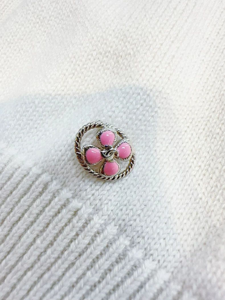 Chanel Chanel 24P white background color flower clover double C l Size M / US 6-8 / IT 42-44 - 5 Thumbnail