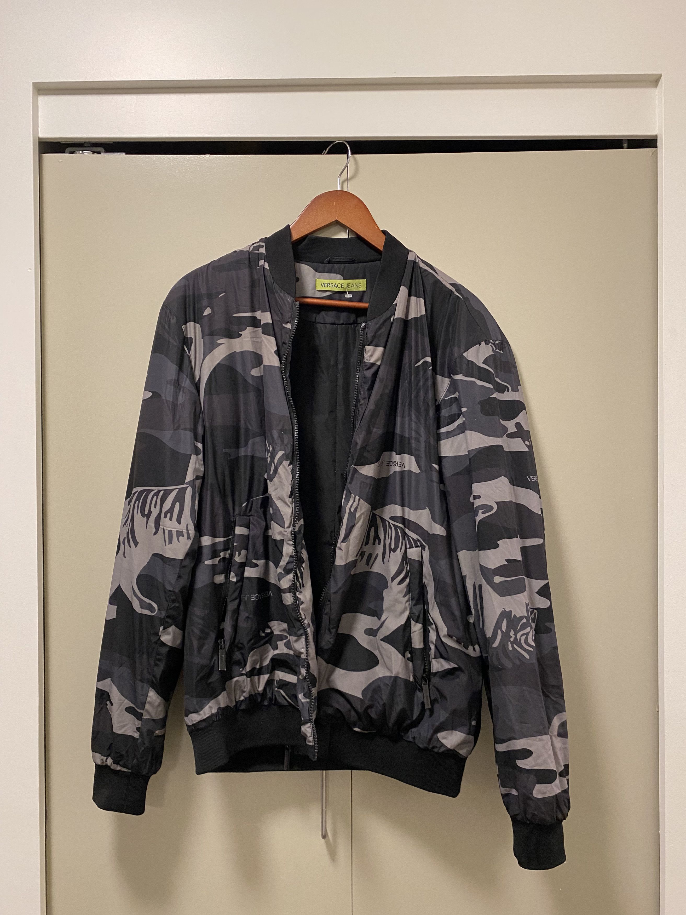 Versace Jeans Couture Camo Tiger Quilted Bomber Jacket Size US L / EU 52-54 / 3 - 1 Thumbnail