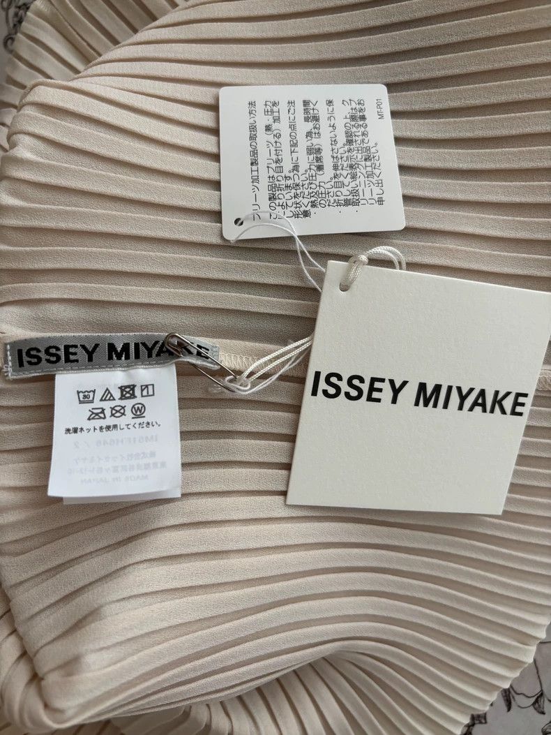 Issey Miyake Issey Miyake size:2 Beige pleated mainline dress Size XS / US 0-2 / IT 36-38 - 3 Thumbnail