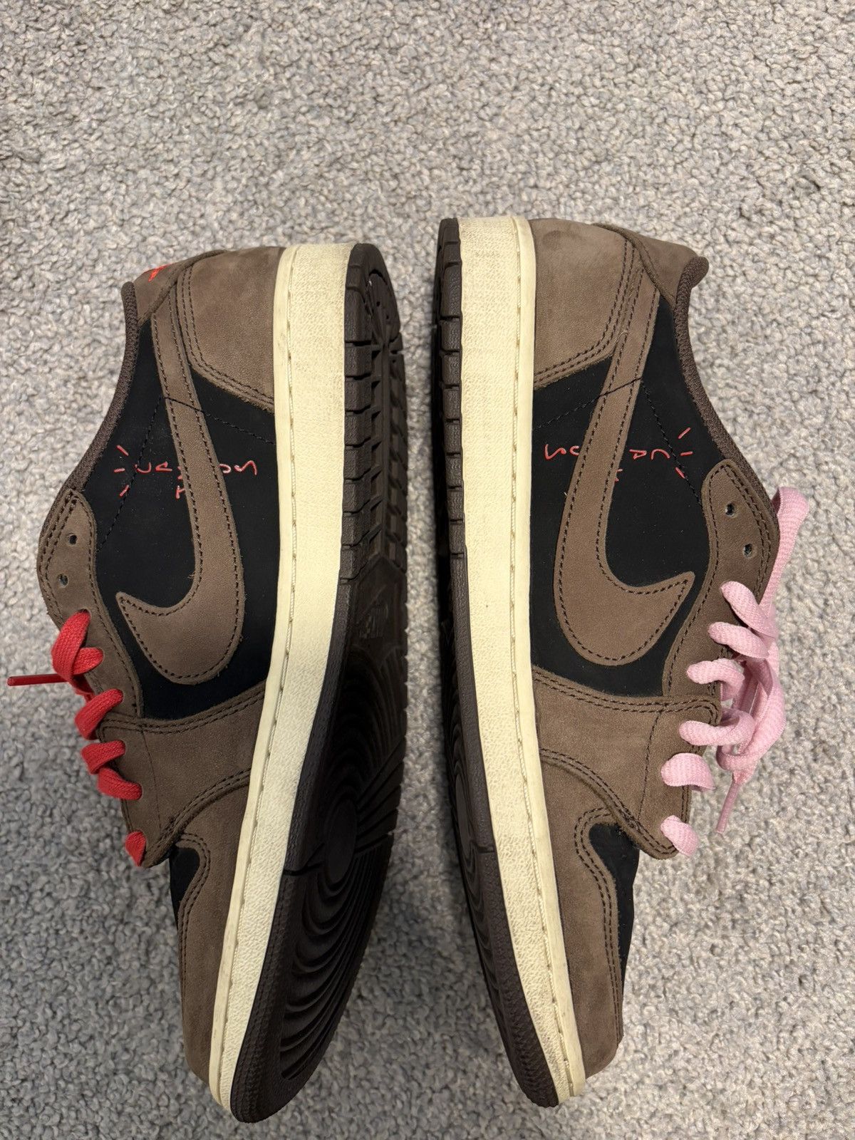 Nike TRAVIS SCOTT NIKE AIR JORDAN 1 LOW MOCHA Size US 10 / EU 43 - 3 Thumbnail