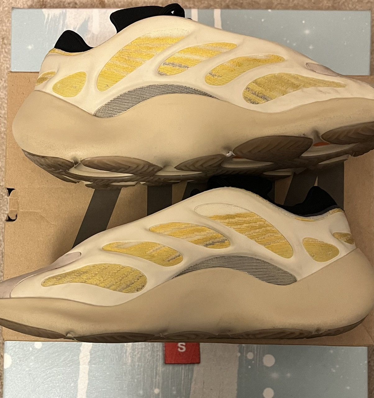 Adidas Yeezy 700 v3 Safflower Size US 9 / EU 42 - 4 Thumbnail