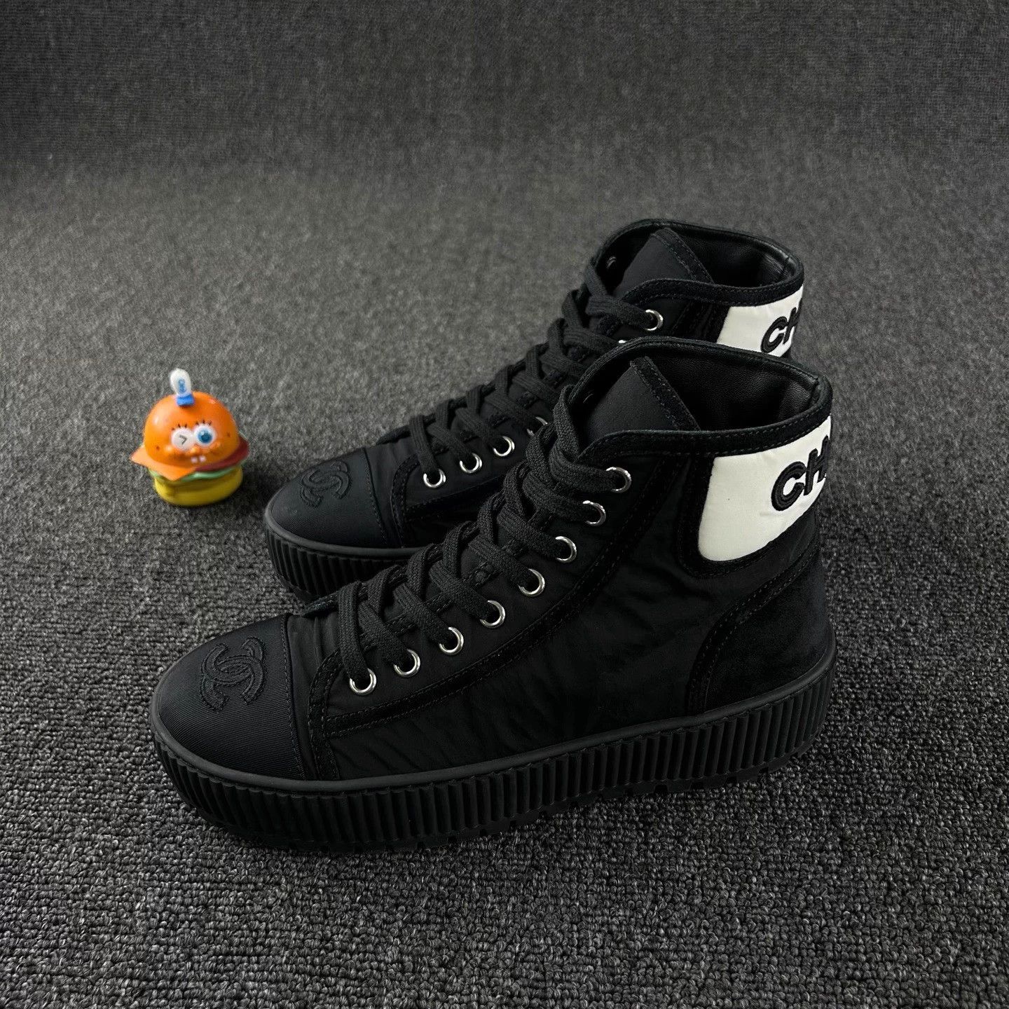 Chanel Chanel Coco Cookie High-Top Sneakers EUR 36 Mint Size US 5 / IT 35 - 1 Thumbnail