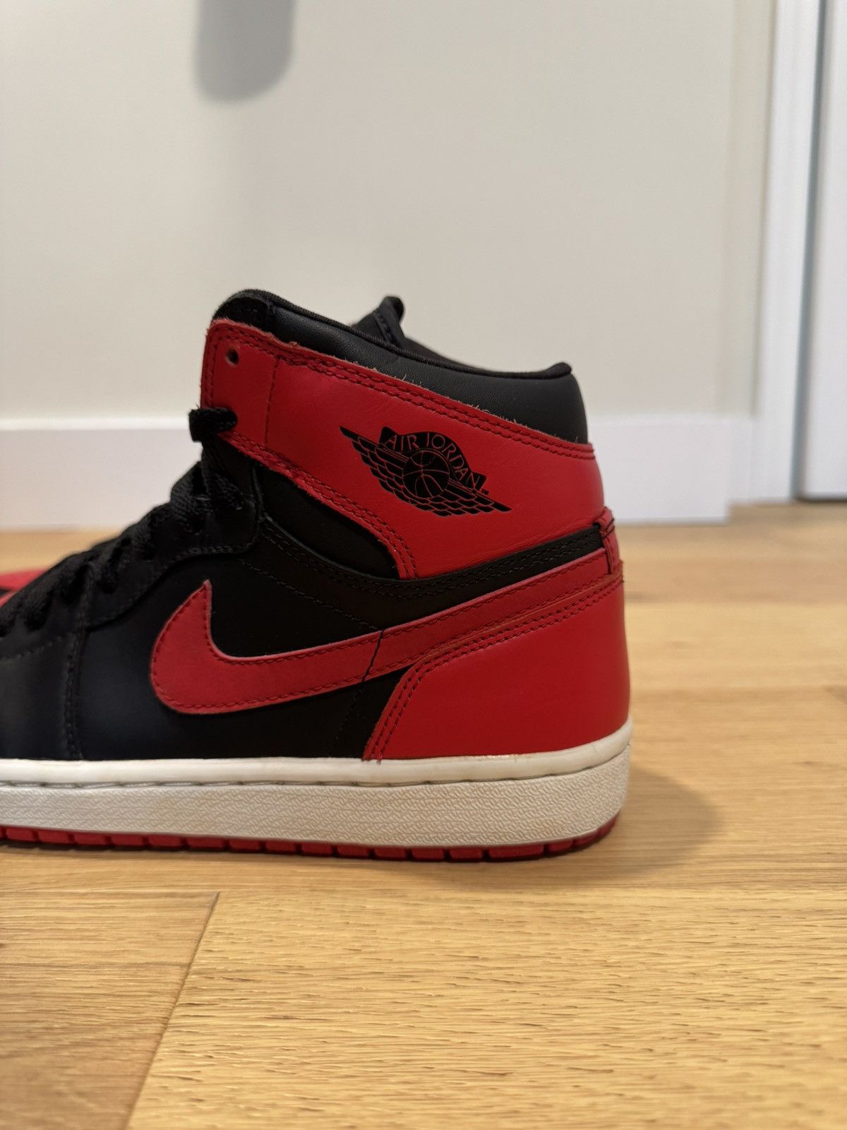 Jordan Brand × Nike Jordan I Black/Varsity Red Bred size 9. VNDS Size US 9 / EU 42 - 10 Thumbnail