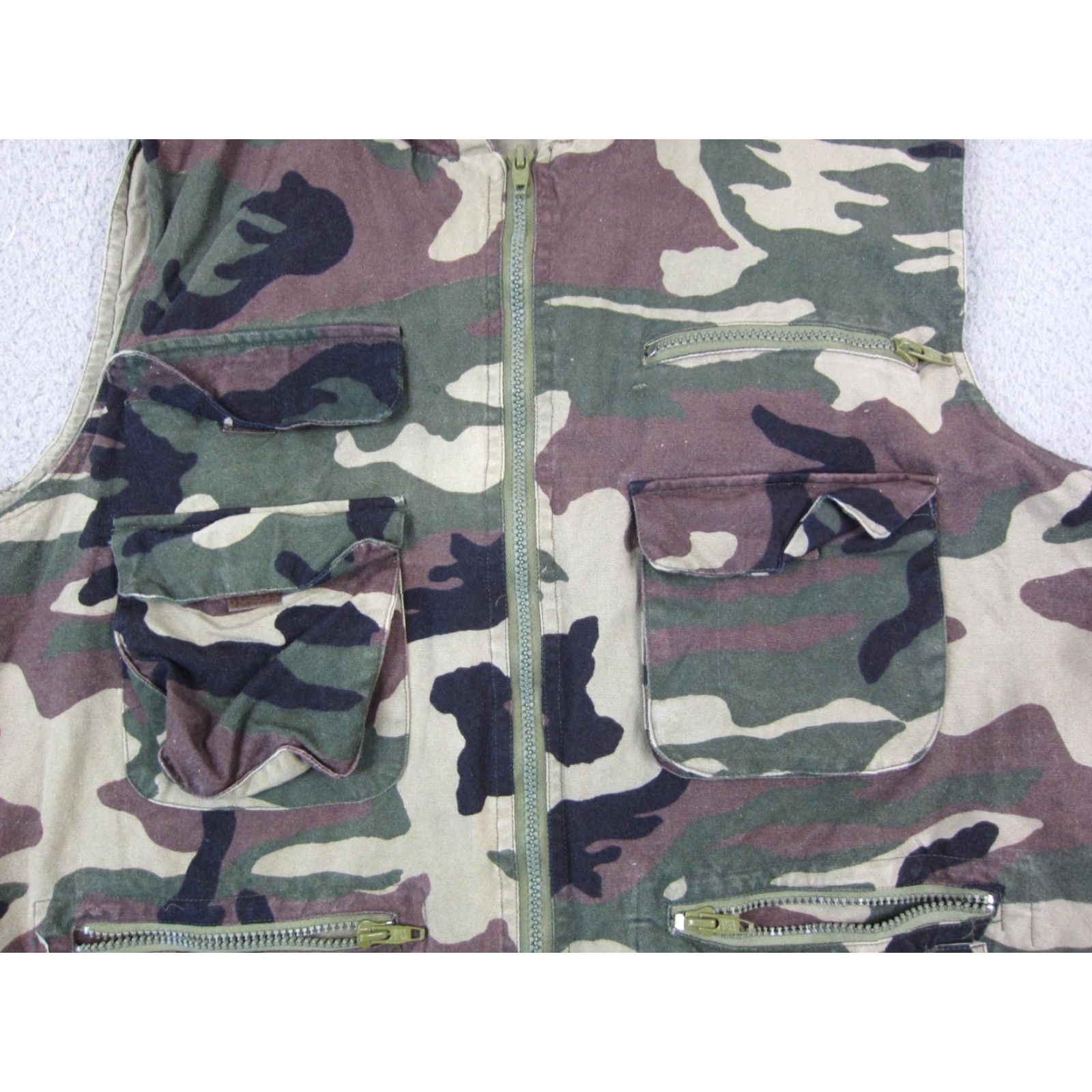 Vintage Weather-Rite Vintage Camouflage Vest Mens Large Green Camo Utility Hunting Outdoor Zip Full Zip Lightweight Lined 80s Mens Size US L / EU 52-54 / 3 - 3 Thumbnail