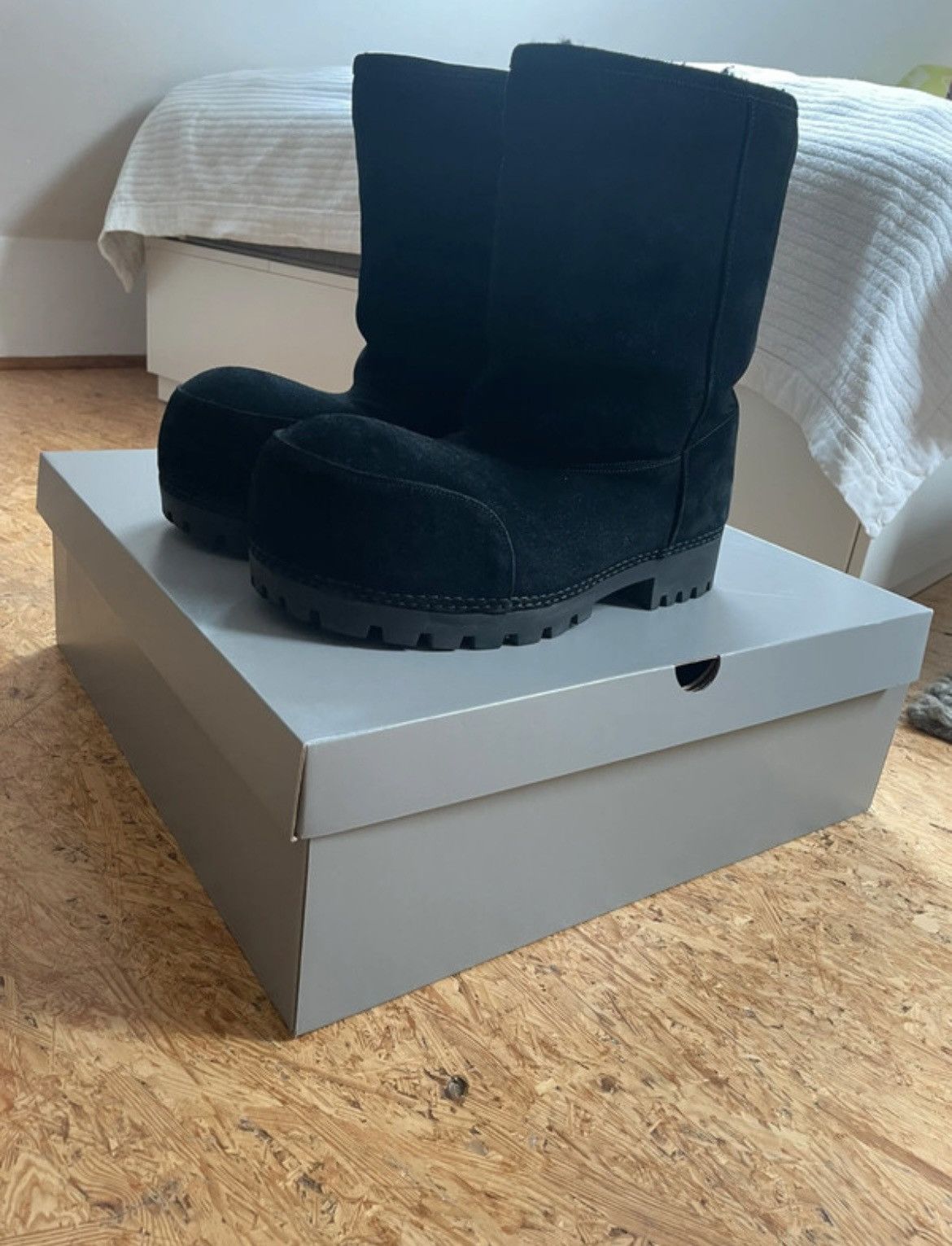 Balenciaga Balenciaga Alaska Boots Size US 12 / EU 45 - 1 Thumbnail