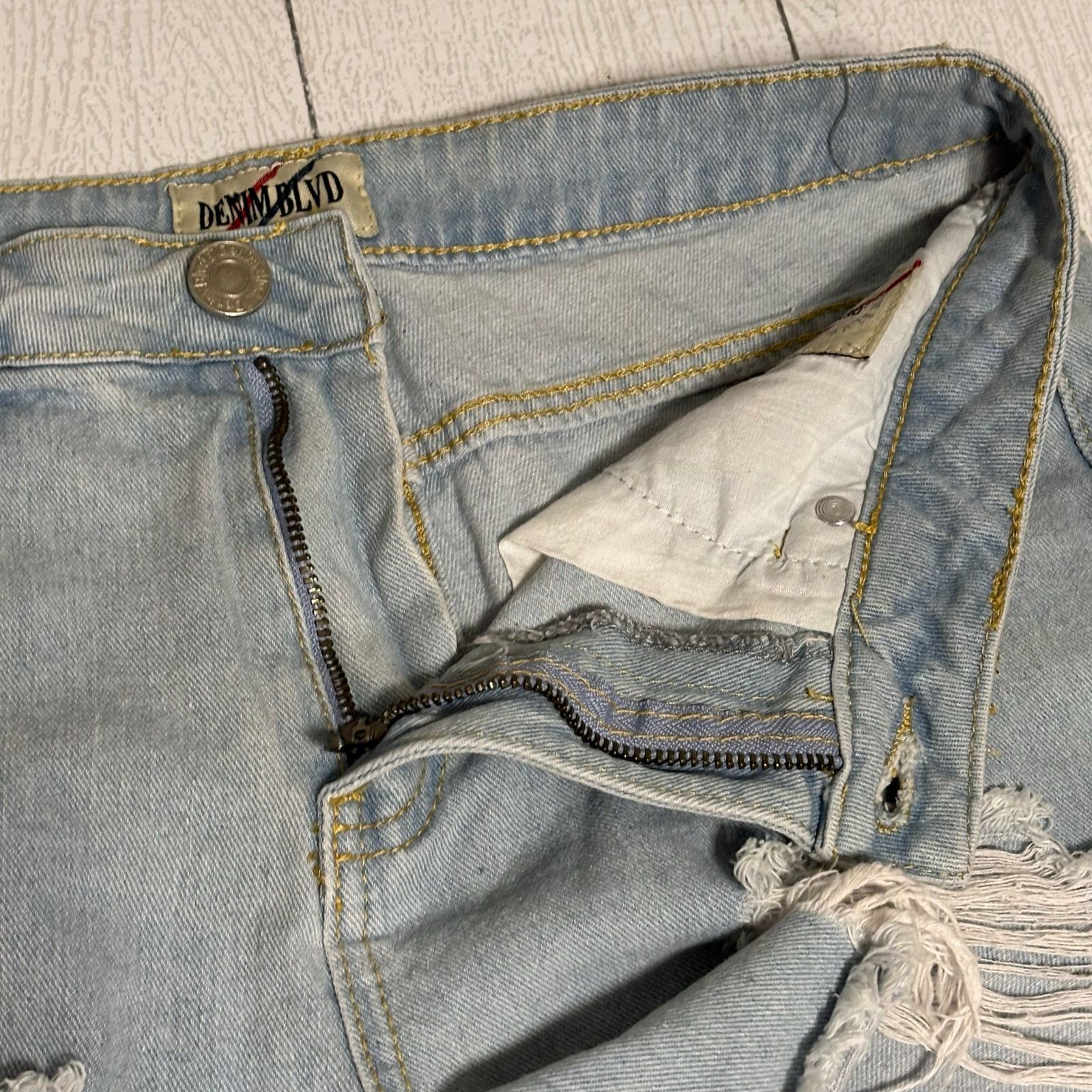 Other Denim Blvd Blue Light Wash Distressed Shorts Size Small Size 27" / US 4 / IT 40 - 2 Thumbnail