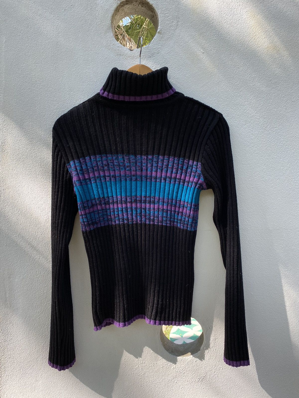 Morgan Homme MORGAN Black Ribbed Turtleneck with Purple-Blue Stripes Size M / US 6-8 / IT 42-44 - 11 Thumbnail