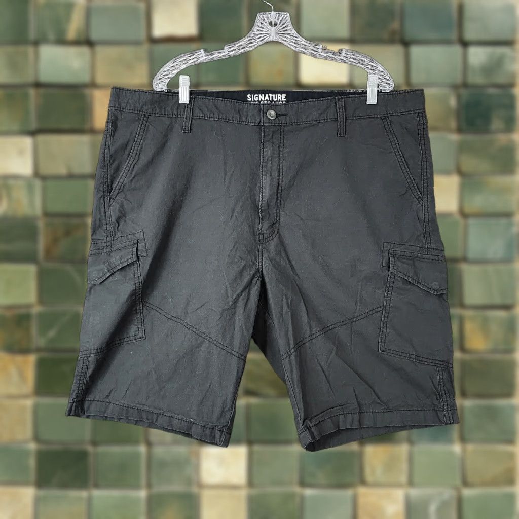 Vintage SIGNATURE LEVI CHARCOAL CARGO SHORTS Men Size 42 Gray Size US 42 / EU 58 - 1 Thumbnail