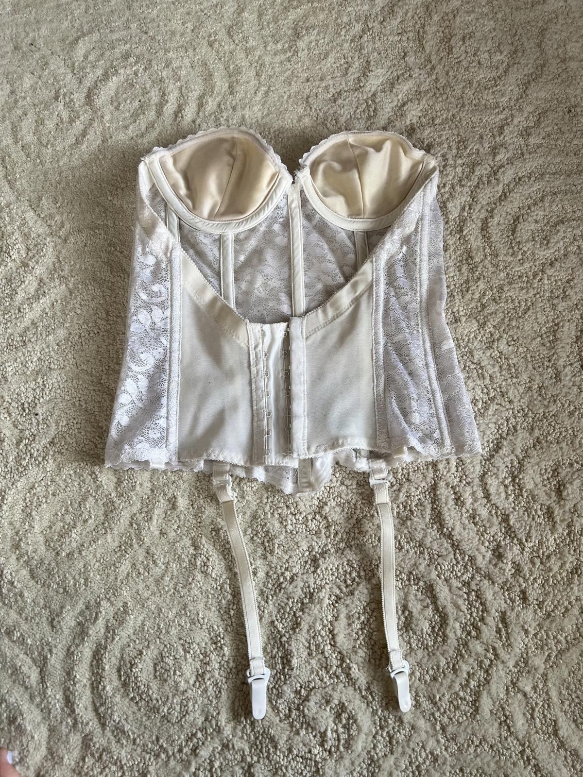 Designer Elegant Lace Bustier Corset with Garter Straps Size ONE SIZE - 4 Thumbnail