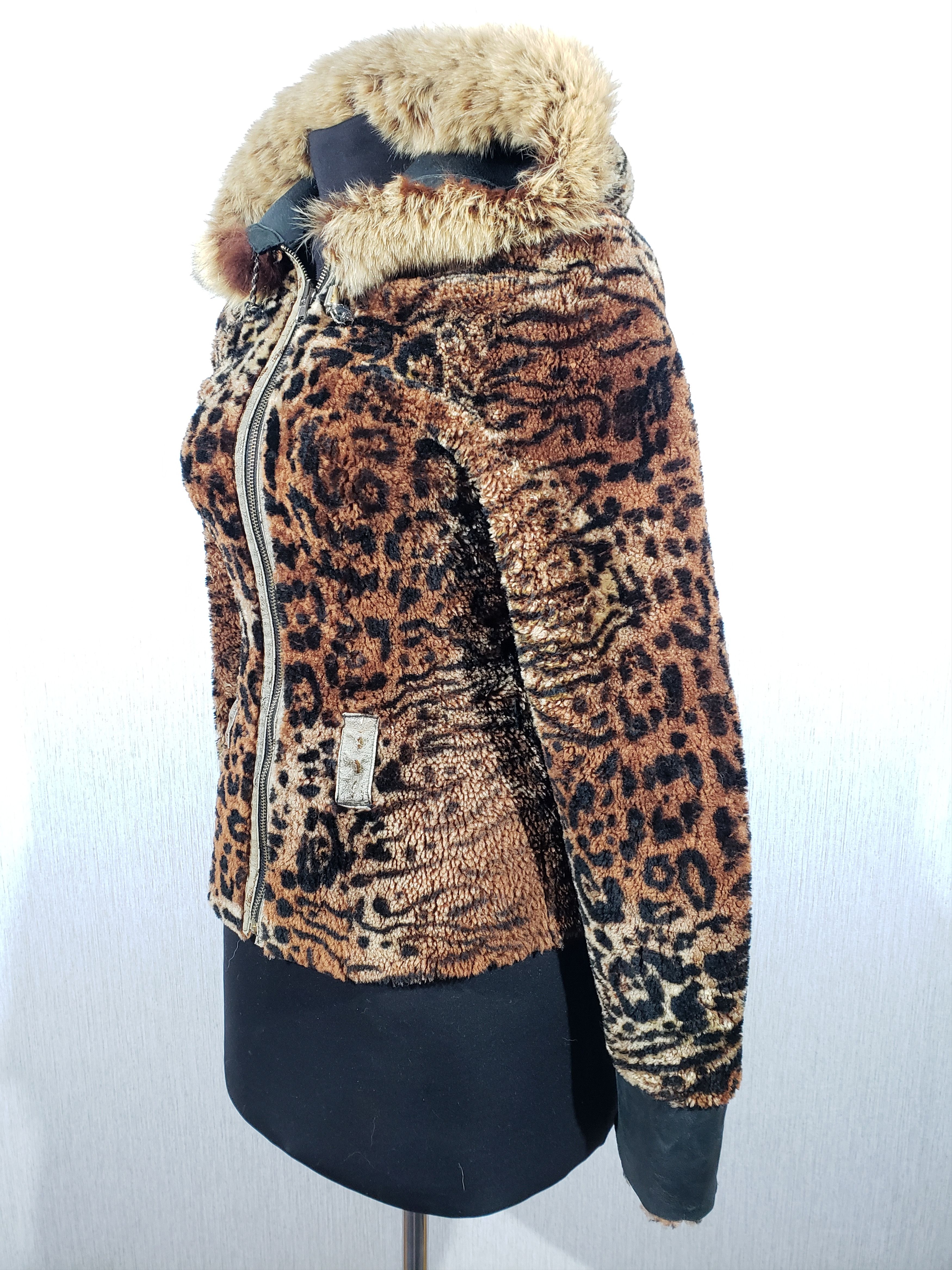 Designer Two-sided warm women's sheepskin coat. Size M / US 6-8 / IT 42-44 - 7 Thumbnail