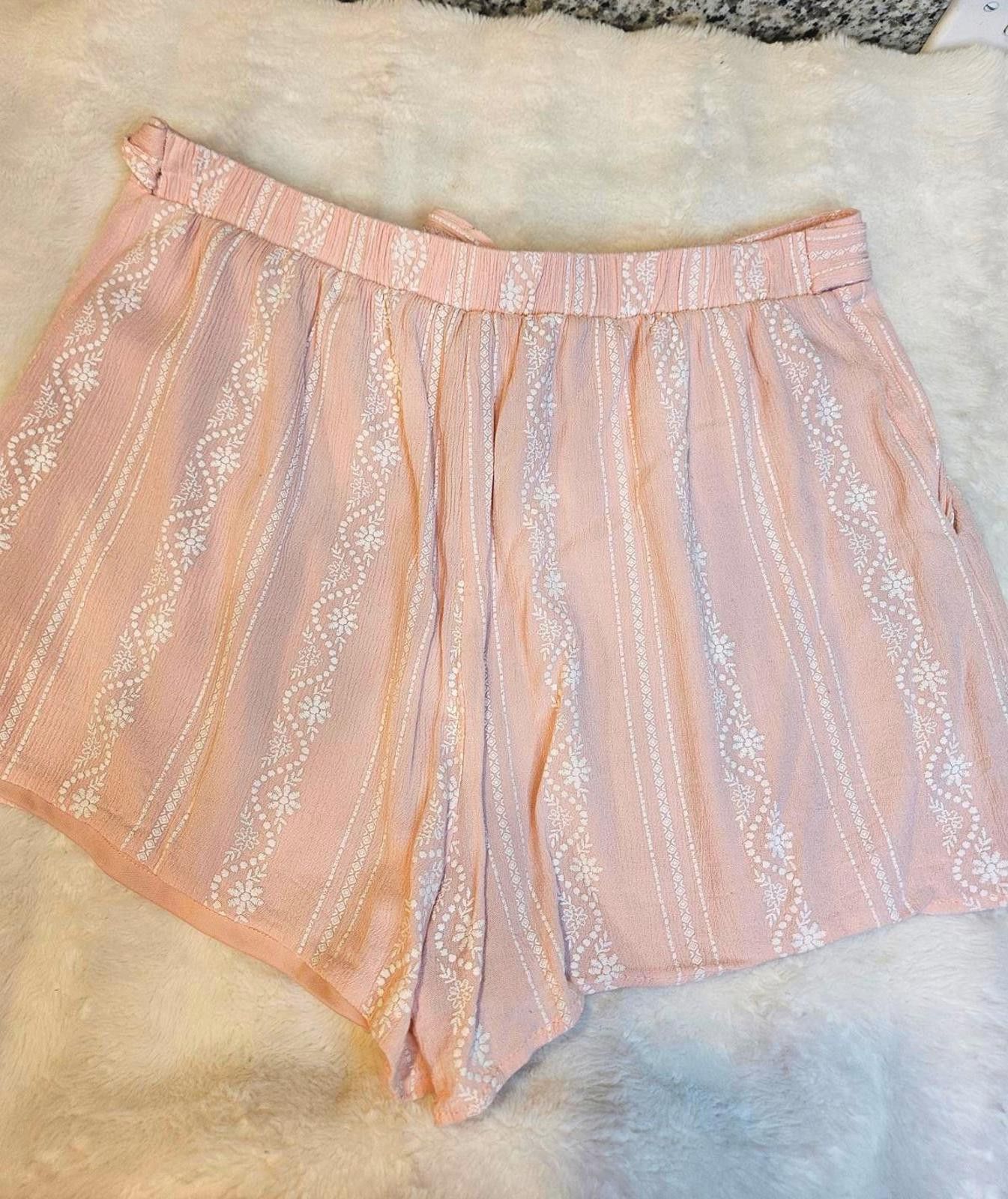 Designer Sadie & Sage Pink Floral Printed High-Waisted Shorts #520 Size 32" / US 10 / IT 46 - 3 Thumbnail
