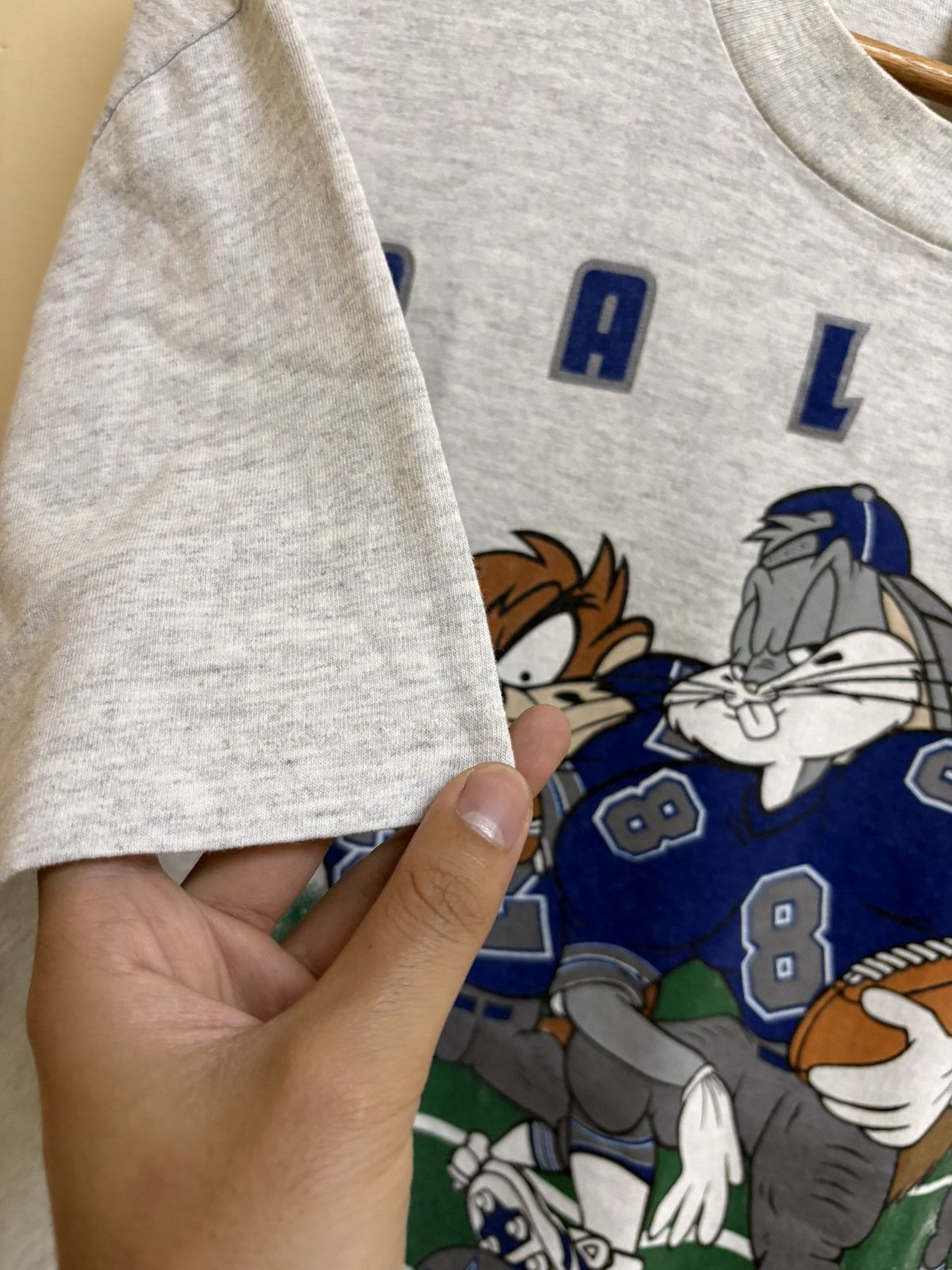 Vintage Vintage 1993 Looney Tunes Cartoon Dallas Cowboys NFL Size US XL / EU 56 / 4 - 10 Thumbnail