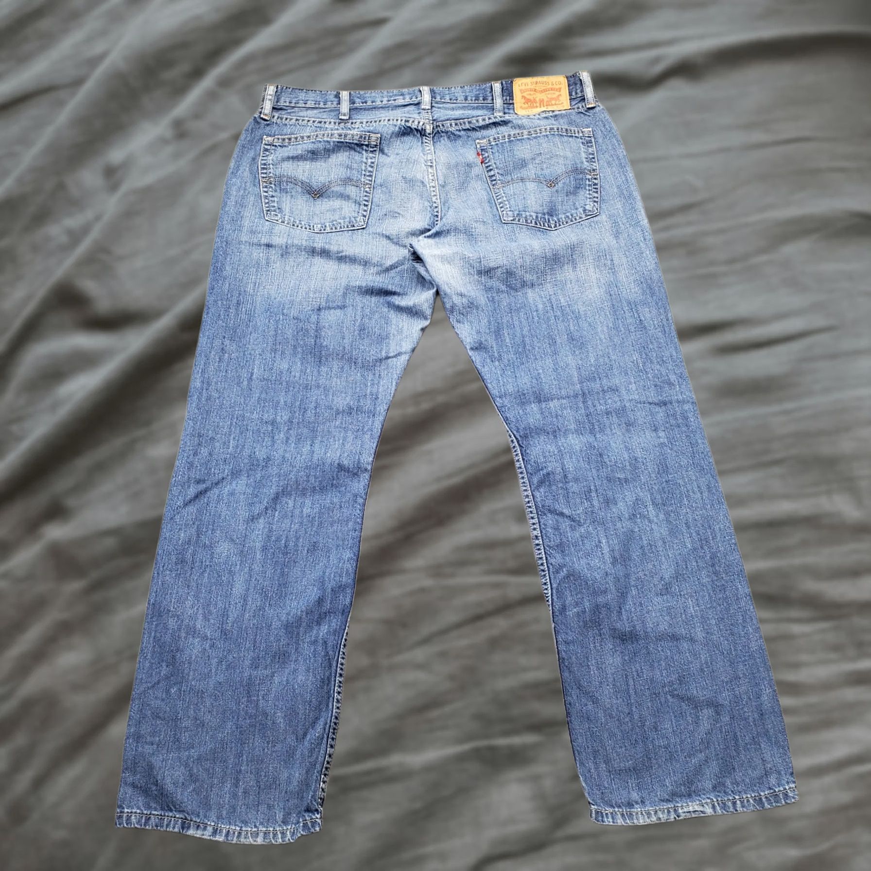 Levi's Levi's Jeans Mens Size 38 Levi's Jeans Blue Denim Medium Wash Comfort Straight Leg 5-Pocket Regular Inseam 30" Size US 38 / EU 54 - 1 Thumbnail