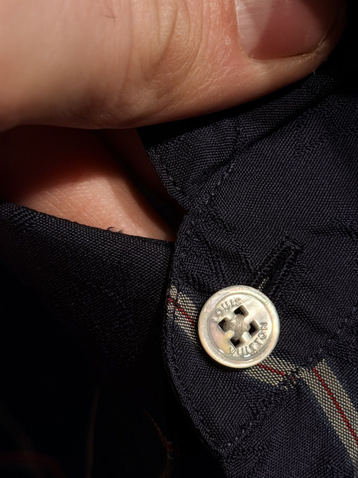 Louis Vuitton Louis Vuitton Silk Monogram Button-Up Shirt Size US M / EU 48-50 / 2 - 3 Thumbnail