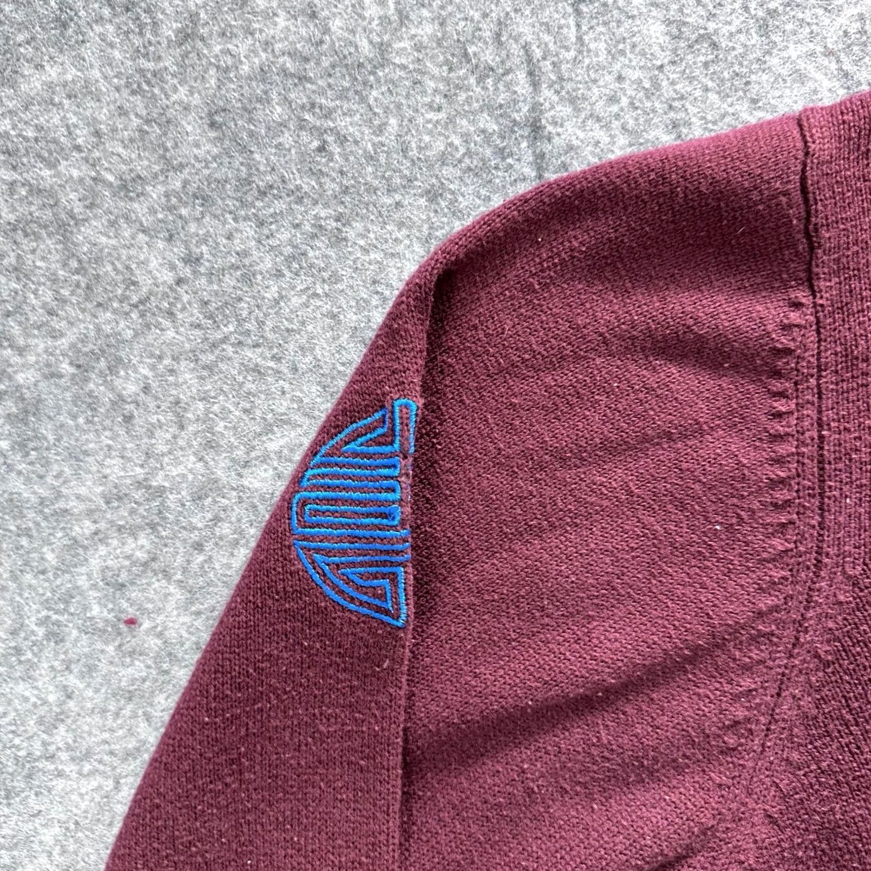 Vintage Blue Tibet Mens L Purple Embroidered Buddha Crewneck Knit Winter Sweater Size US L / EU 52-54 / 3 - 3 Thumbnail